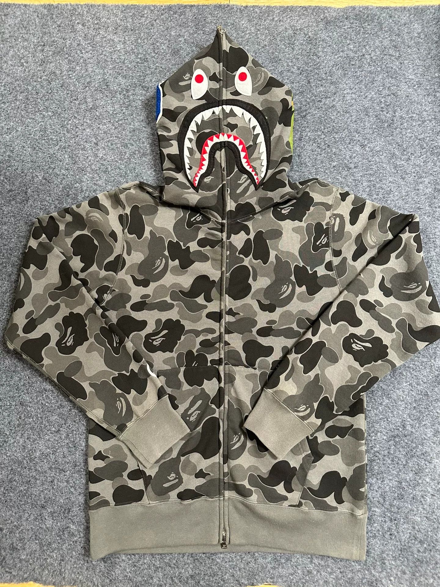 Bape Bape Multi Shark Sweatshirt Pullover Size US L / EU 52-54 / 3 - 1 Thumbnail