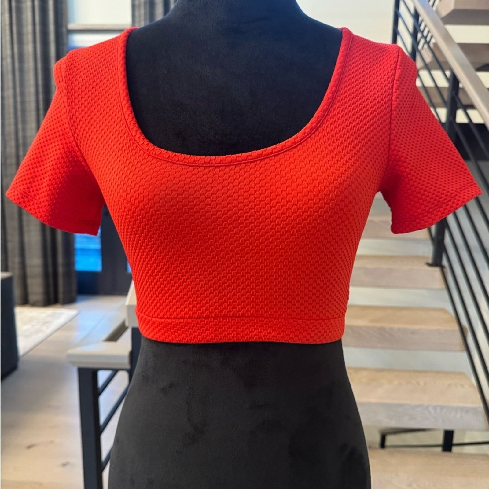 Other New Vibrant Red Women's Textured Crop Top size XS Size XS / US 0-2 / IT 36-38 - 1 Thumbnail