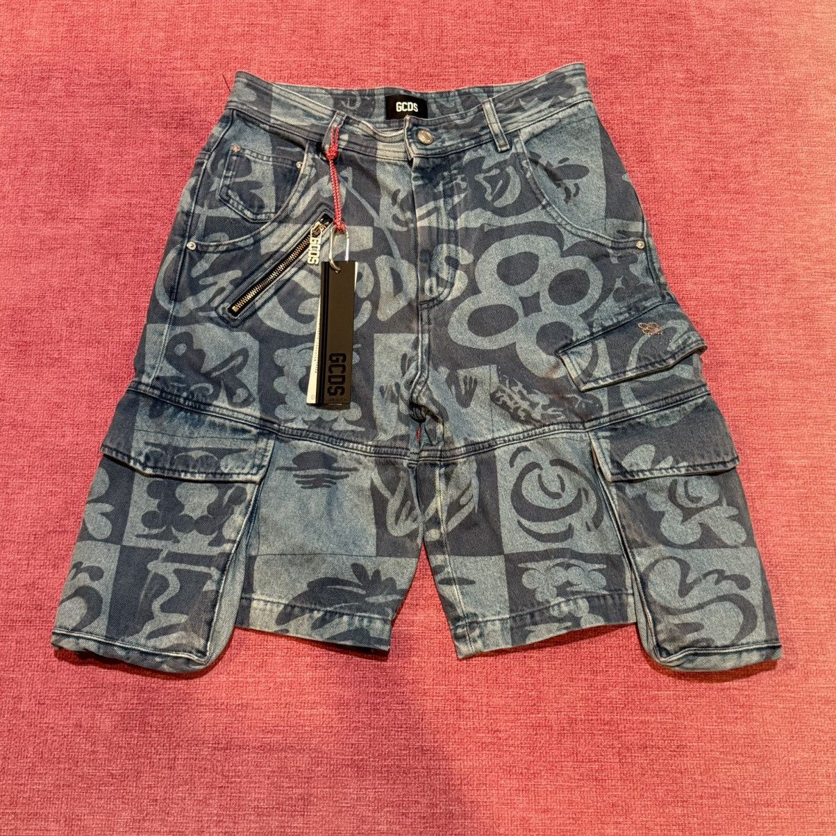 GCDS GCDS Wear Shorts Size US 32 / EU 48 - 1 Thumbnail