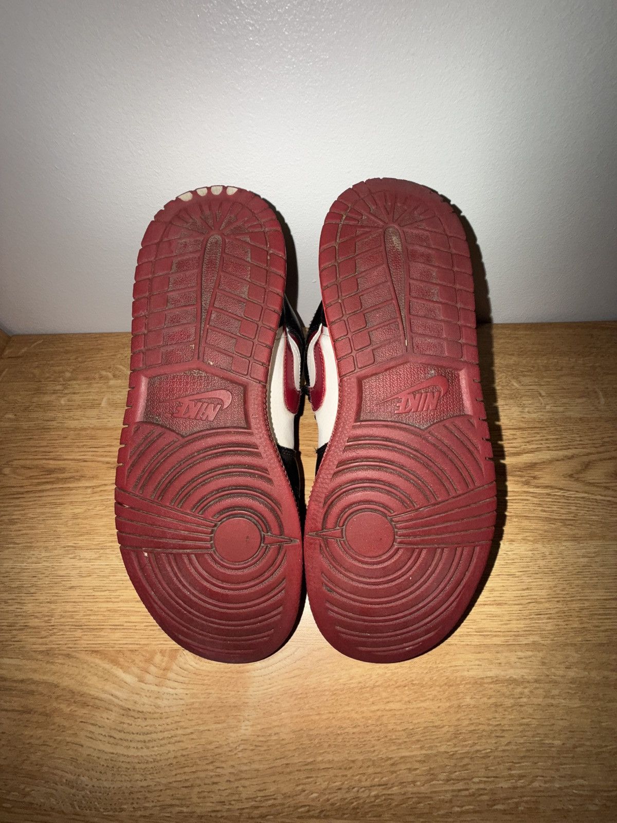 Jordan Brand Jordan 1 “Bred” mids Size US 7 / EU 40 - 6 Thumbnail