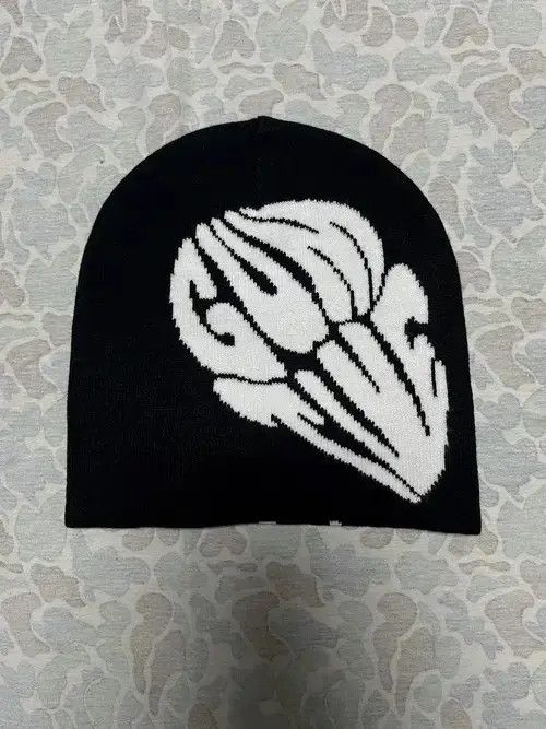 VIBE Hands Holding Diamond No Cuff Winter Knit Beanie Hat OS Size ONE SIZE - 3 Thumbnail