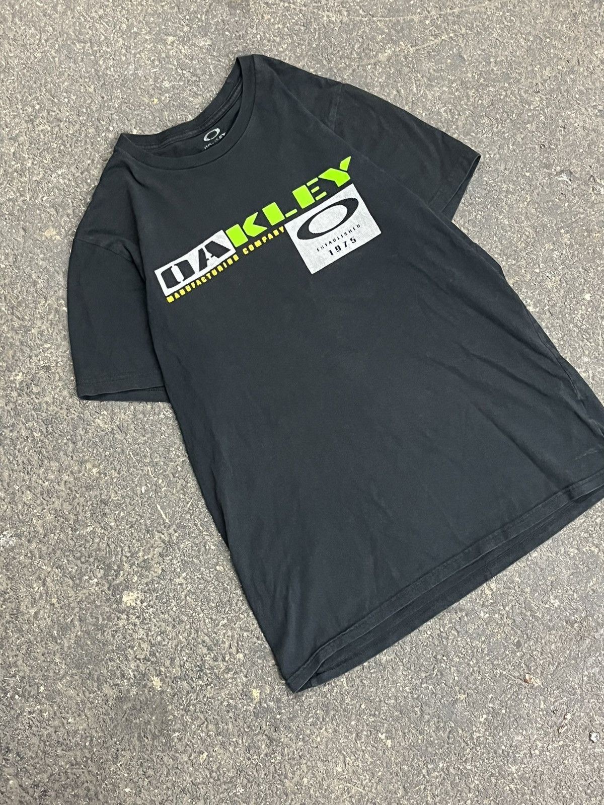 Oakley × Vintage Oakley vintage shirt streetwear hype surf wear skater rare Size US M / EU 48-50 / 2 - 1 Thumbnail
