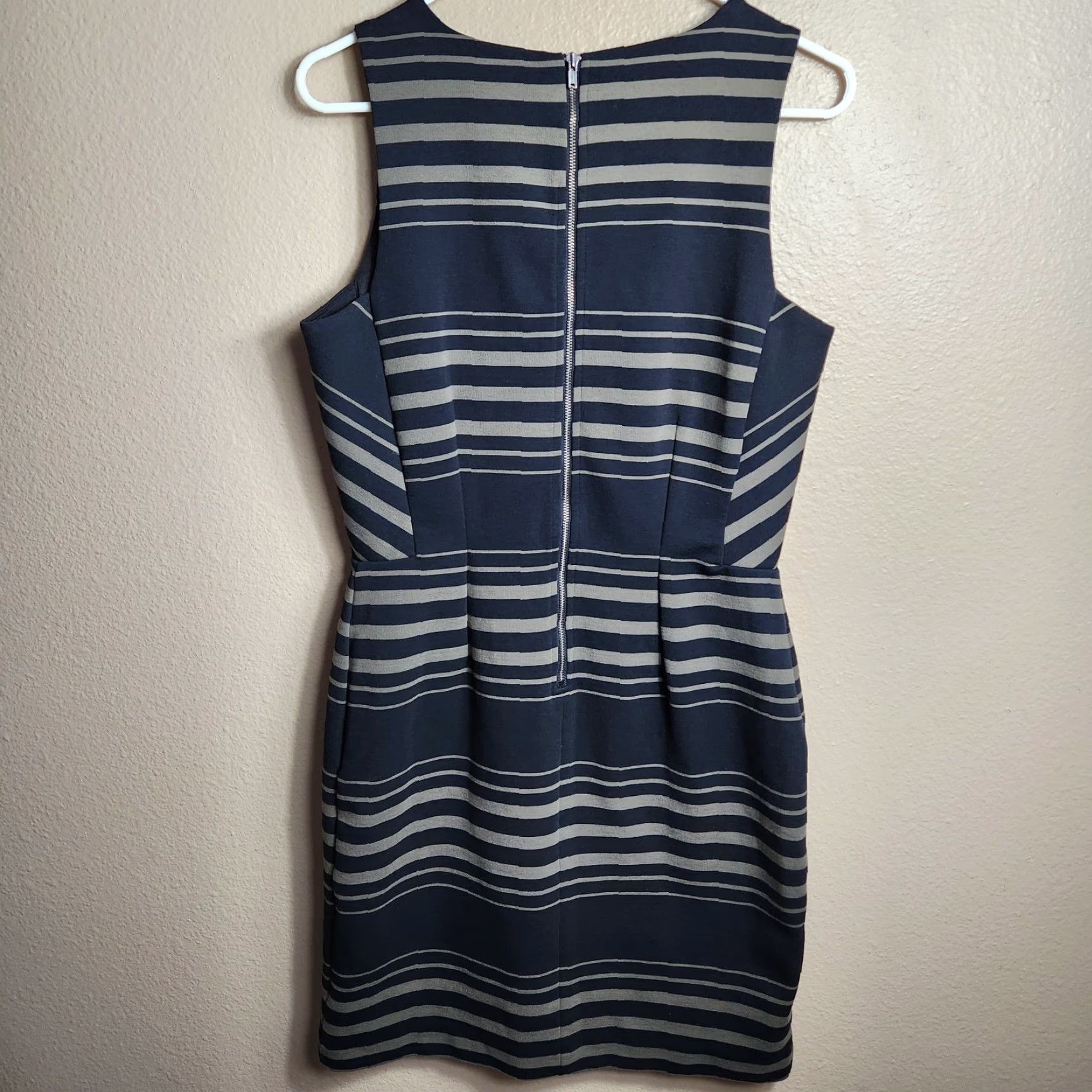 Banana Republic VINTAGE Banana Republic Wmns Black/Olive Variegated Stripe Sleeveless Sheath Dress 10 Black Womens Dress Gentlemen Size L / US 10 / IT 46 - 4 Thumbnail
