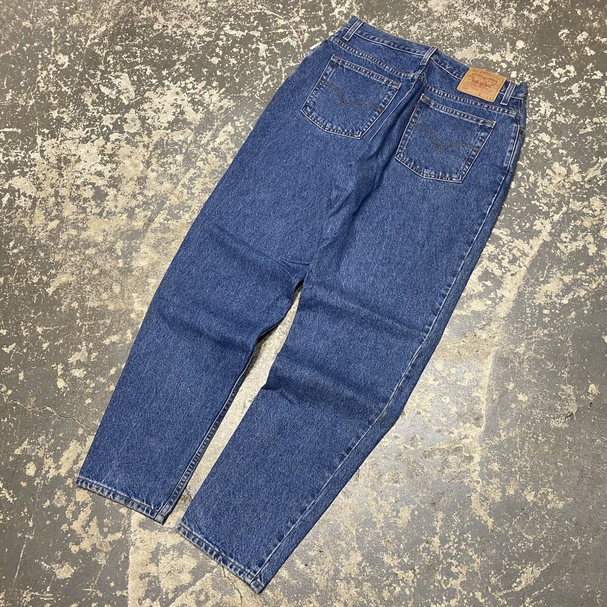 Levi's × Vintage Vintage Levi’s 550 Relaxed Fit Blue Denim Jeans 90s Size US 33 - 2 Thumbnail