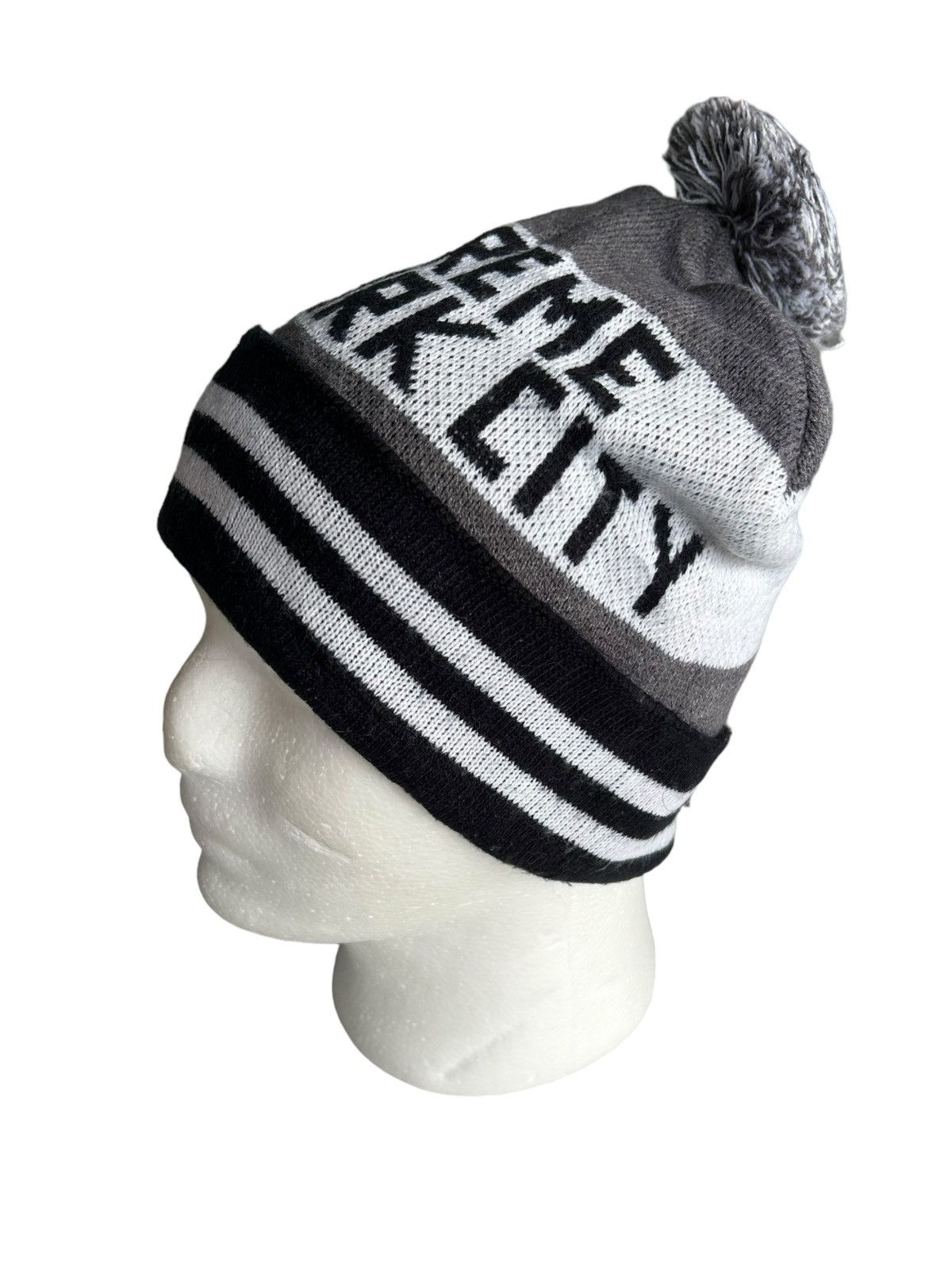 Supreme Supreme Nyc Big Logo RarE beanie Hats Size ONE SIZE - 3 Thumbnail