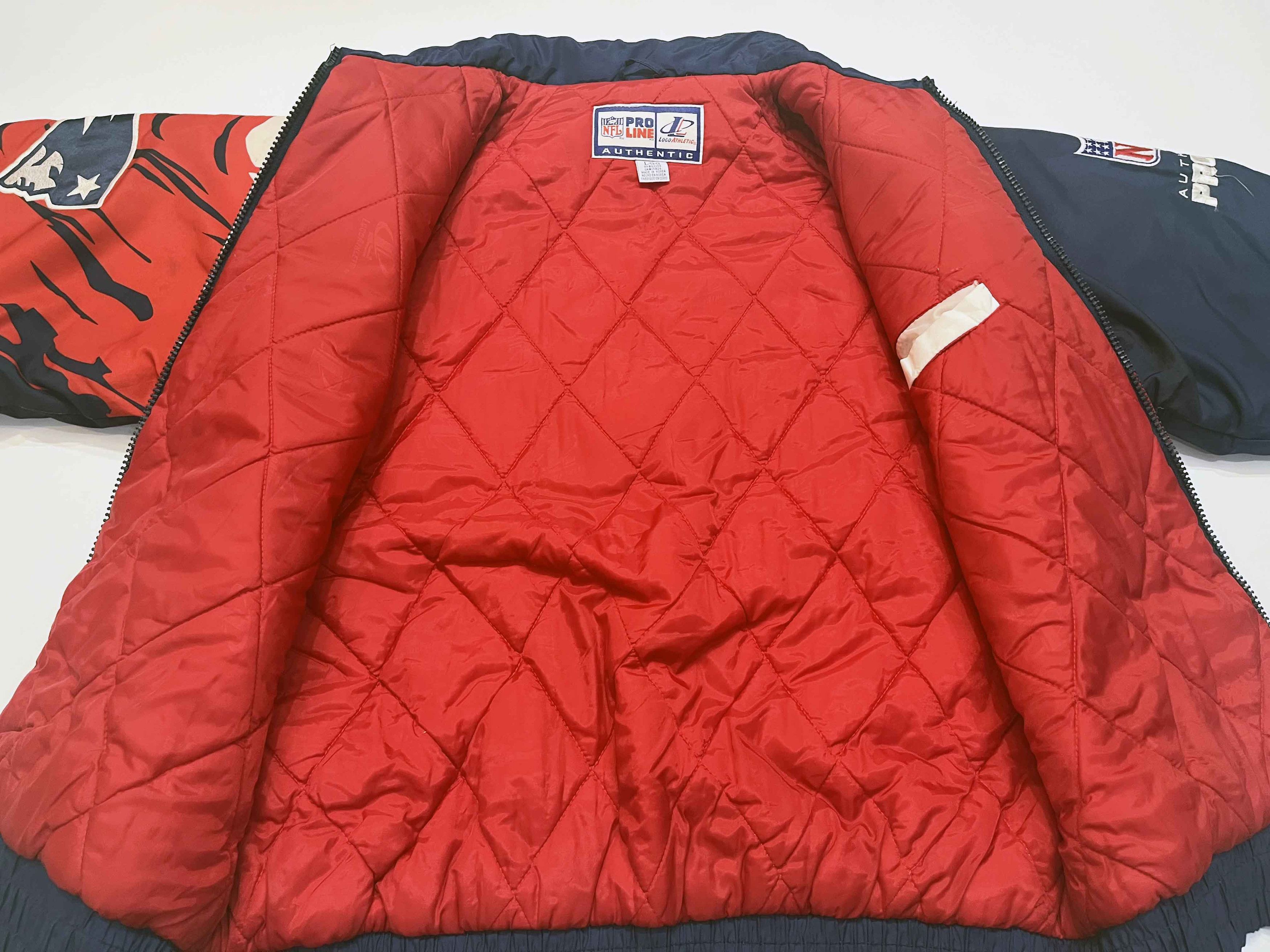 Logo Athletic Logo Athletic NFL New England Patriots Splash Puffer Jacket Size US L / EU 52-54 / 3 - 10 Thumbnail