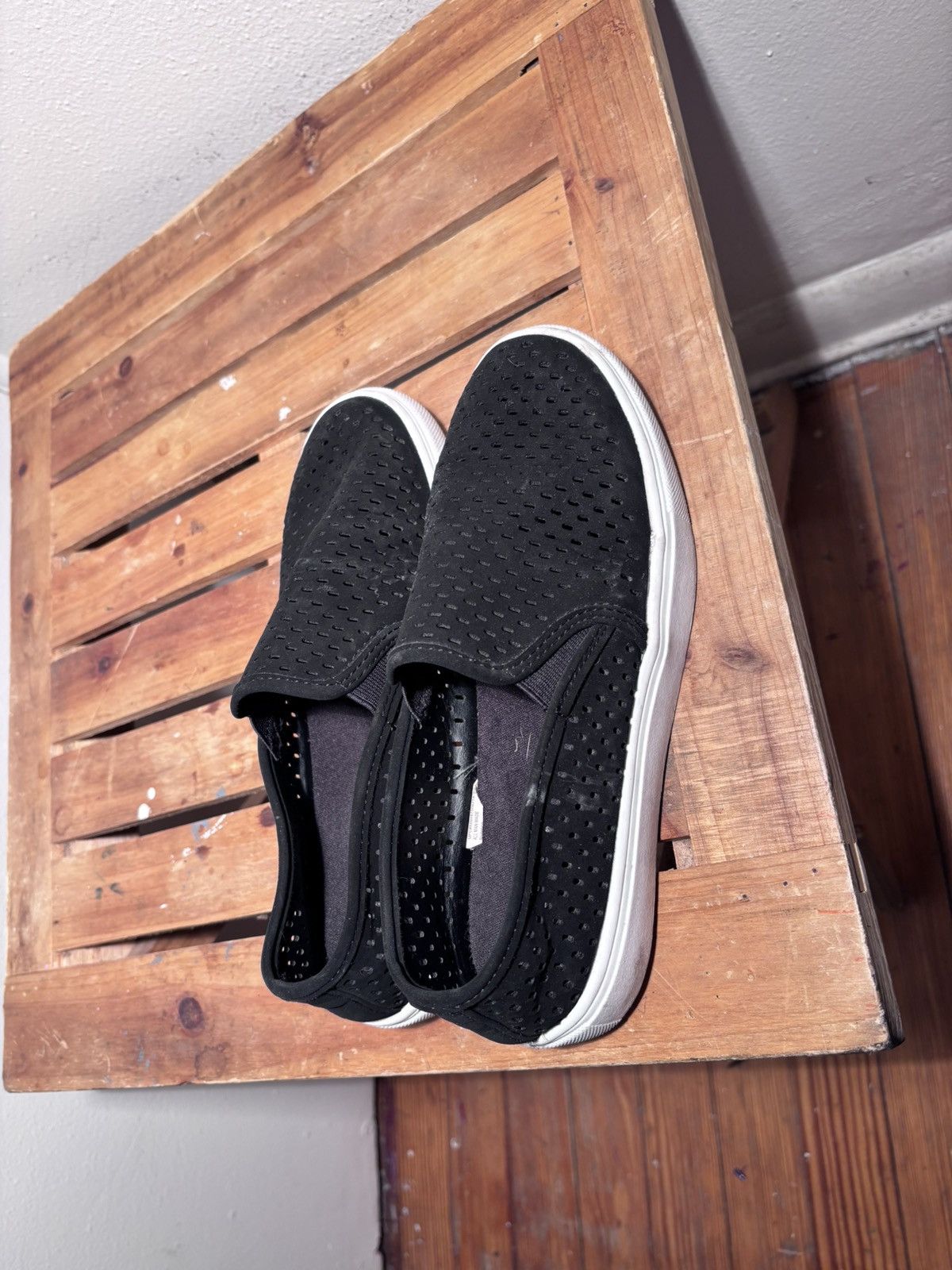 Other Time and Tru Memory Foam Slip On Sneakers Size US 6 / IT 36 - 3 Thumbnail