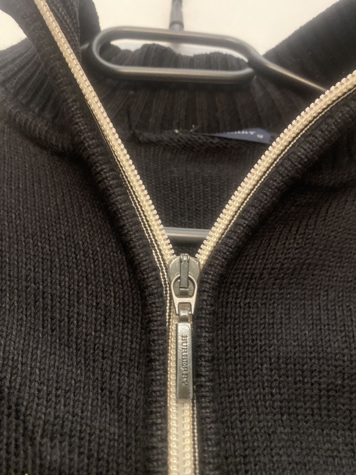 Burberry Burberry luxury zip knitwear with pattern on shoulders Size XS / US 0-2 / IT 36-38 - 5 Thumbnail