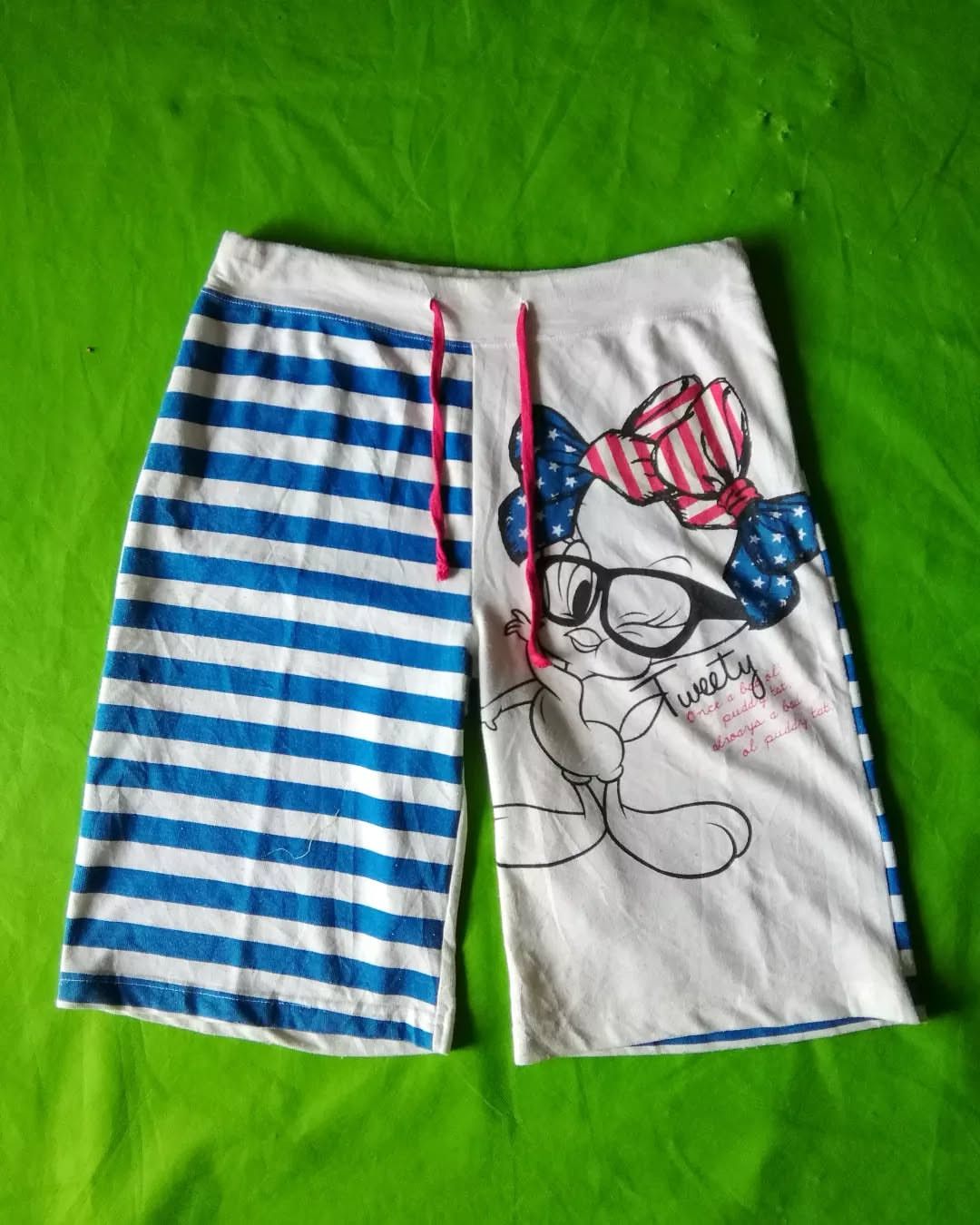 Cartoon Network Tweety Striped Pattern Graphic Cartoon Short Pants Size US 29 - 2 Thumbnail