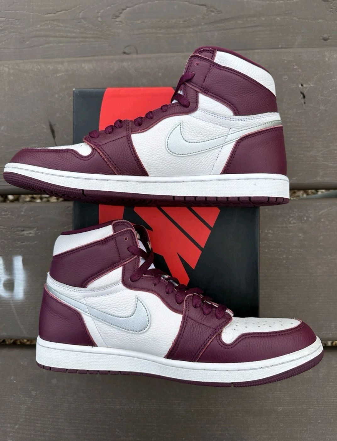 Jordan Brand Nike Air Jordan Retro 1 High OG Bordeaux Size 11.5 Men Size US 11.5 / EU 44-45 - 4 Thumbnail