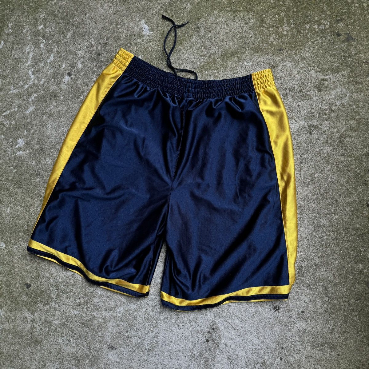 Nike Vintage Nike Satin Dazzle Basketball Shorts Swishy Size US 36 / EU 52 - 4 Thumbnail