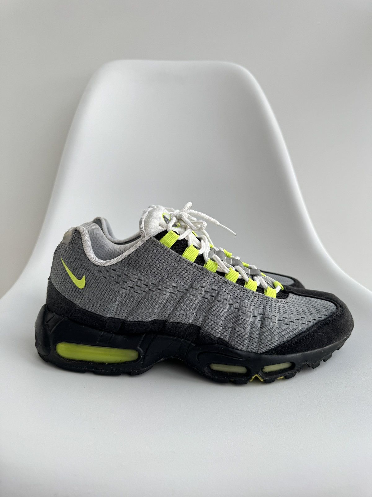 Nike Nike Air Max 95 Neon 2012 Size US 11 / EU 44 - 9 Thumbnail