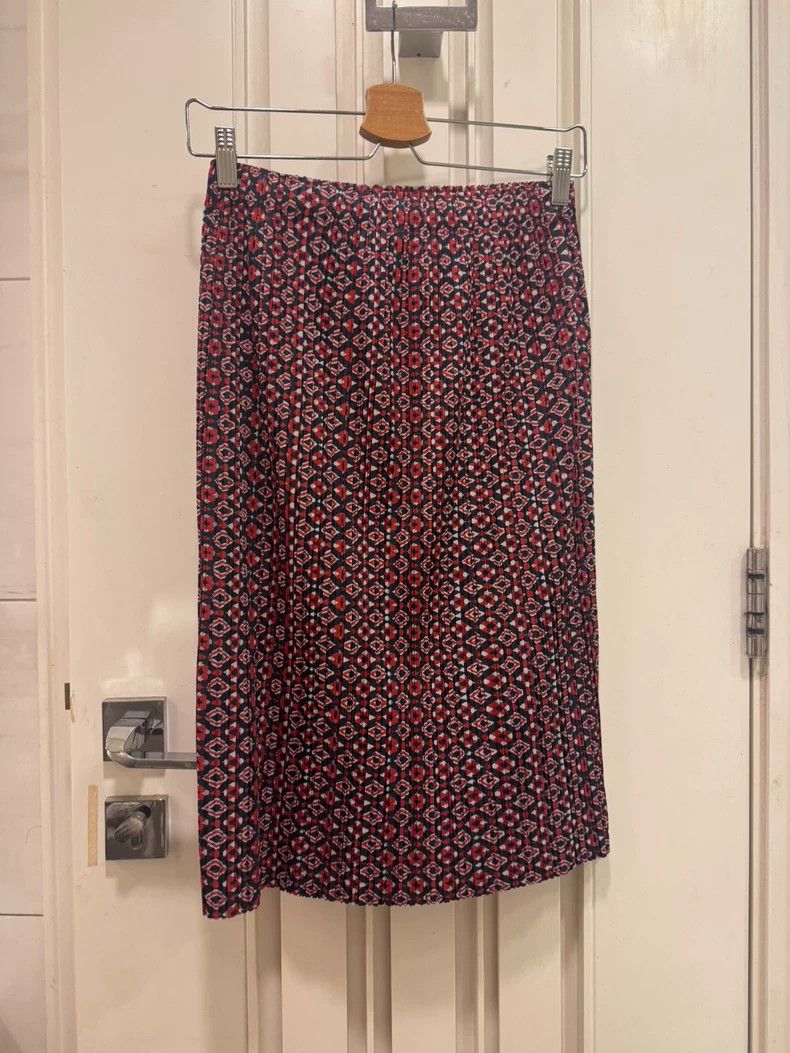 Issey Miyake Issey Miyake size:5 Red pleated skirt Size 42" / US 20 - 2 Thumbnail