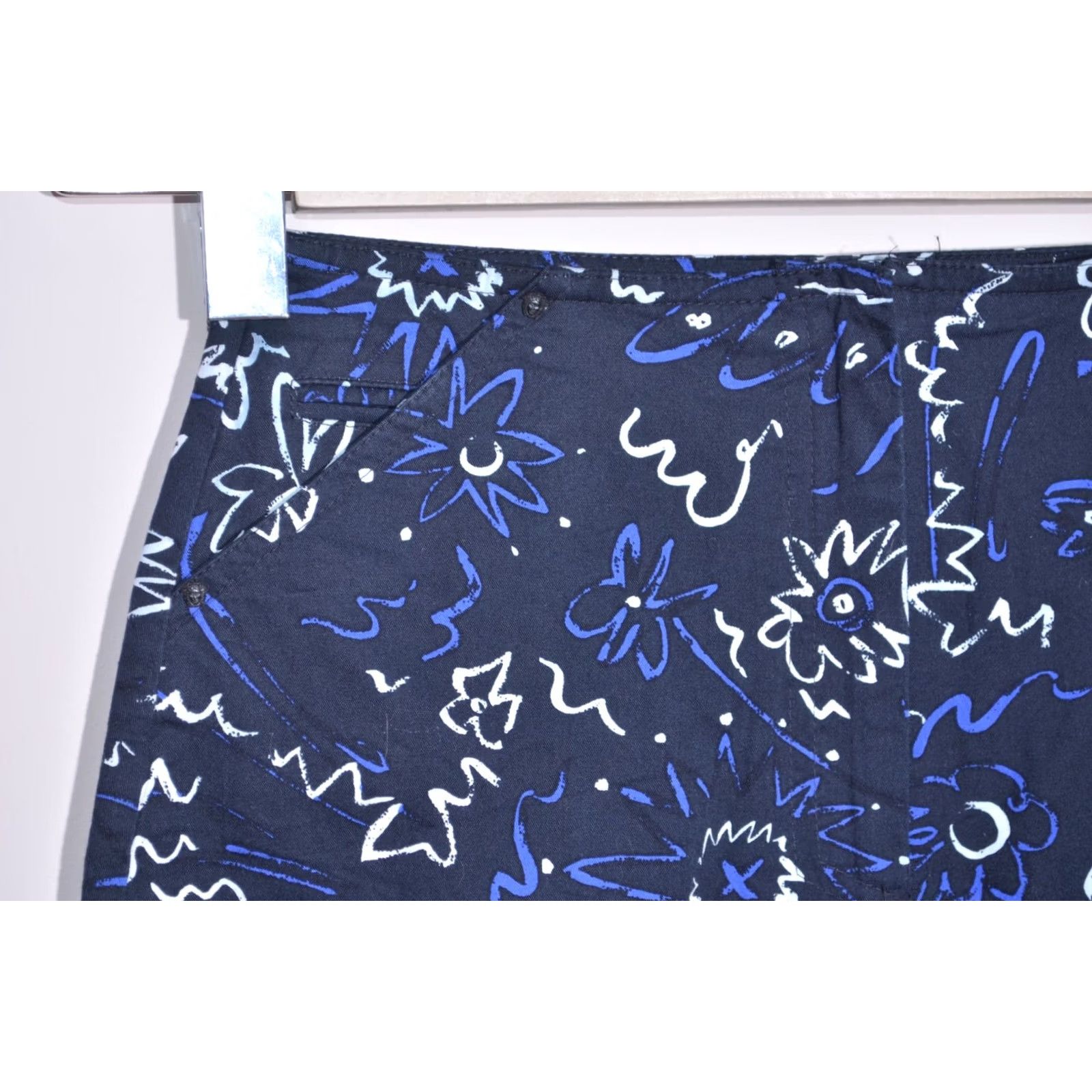 Versace Jeans Couture VINTAGE Versace Jeans Couture Floral Women Skirt 40 Black 90s A-Line Short Size 40 Women's Skirt Vintage 90s Theme Women Mens Girls Size 27" / US 4 / IT 40 - 3 Thumbnail