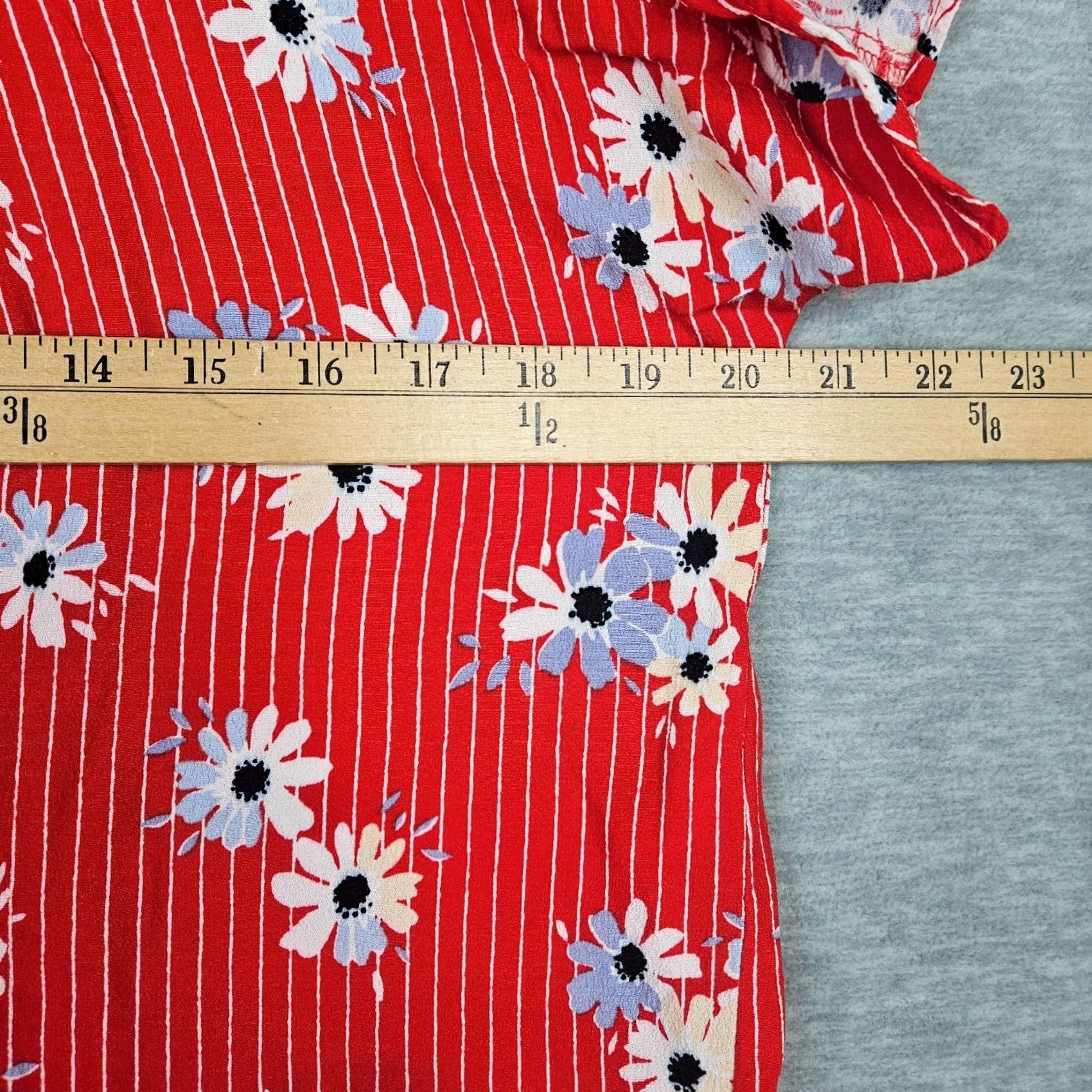 Madewell Madewell Blouse Shirt Womens Regular Short Sleeve V-Neck Daisy Pattern Red White Stripes 2XS Vintage No N/A Size XXS / US 00 / IT 34 - 3 Thumbnail