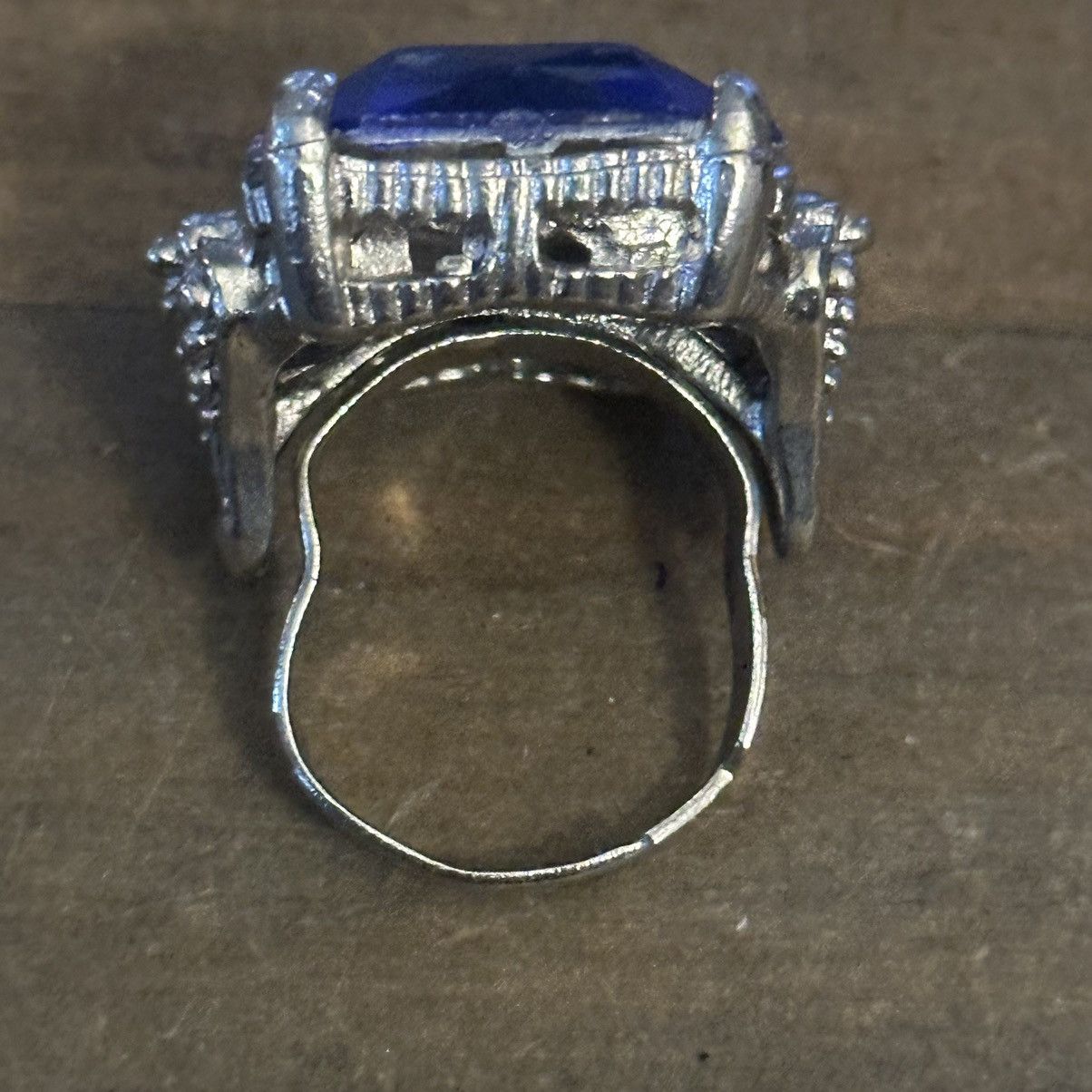 Vintage Vintage large blue gemstone cocktail ring Size ONE SIZE - 3 Thumbnail