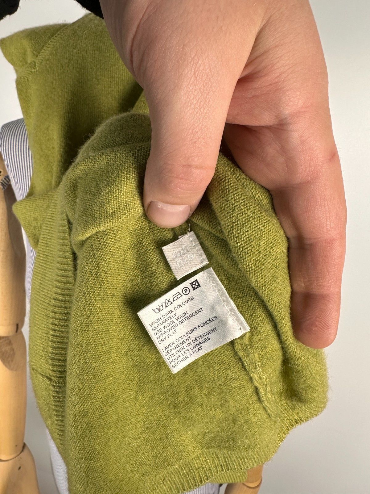 Uniqlo Uniqlo Cashmere V Neck Long Sleeve Knit Jumper Womens Size L Size L / US 10 / IT 46 - 8 Thumbnail