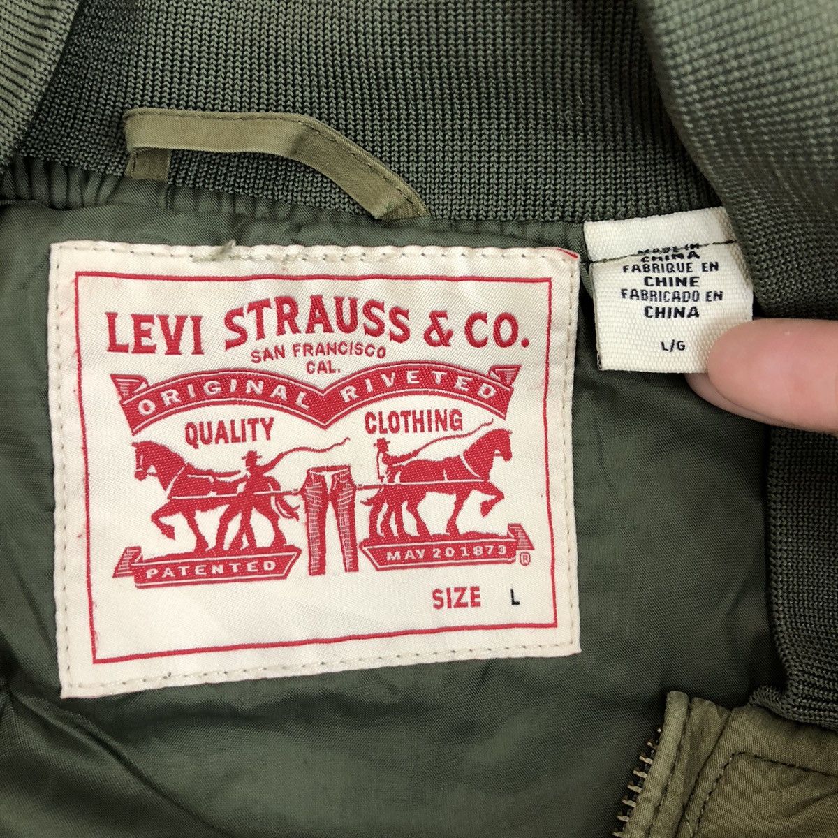 Levi's LEVI’S Bomber Jacket Quilted Green Color Size L Size US L / EU 52-54 / 3 - 5 Thumbnail