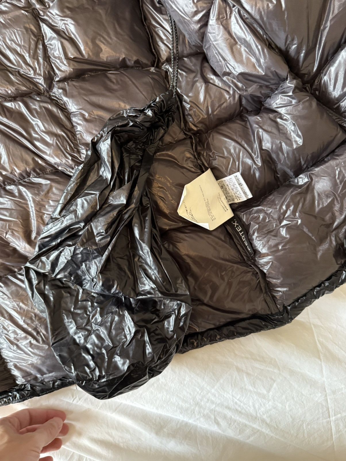 And Wander Brand new And Wander hooded down jacket Size US L / EU 52-54 / 3 - 5 Thumbnail