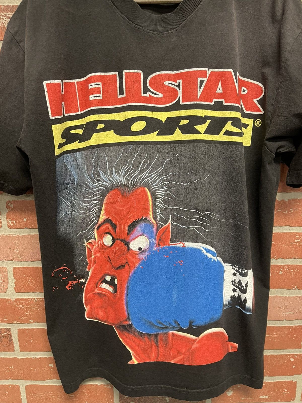 HELLSTAR Size L - Hellstar “Knock Out” Print Tee Brand New Size US L / EU 52-54 / 3 - 4 Thumbnail