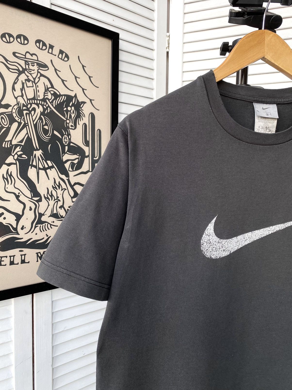 Nike × Vintage Nike Vintage Distressed Center Big Swoosh Faded Tee Shirt Size US M / EU 48-50 / 2 - 4 Thumbnail