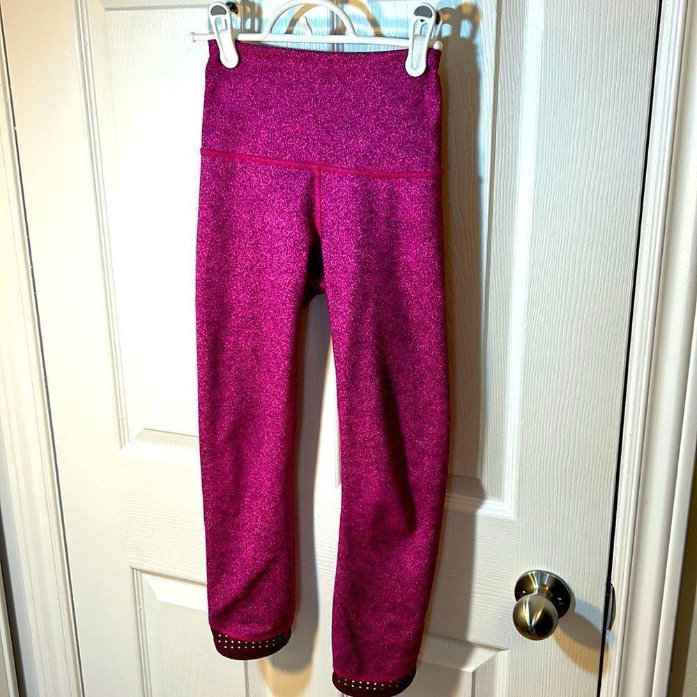 Lululemon Size 2 Lululemon pink speckled crop leggings Size 26" / US 2 / IT 38 - 1 Thumbnail
