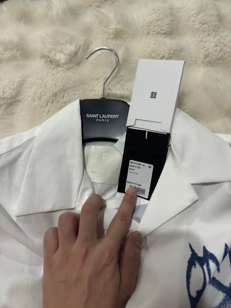 Givenchy Givenchy size 39 Printed logo short sleeve shirt Size US XS / EU 42 / 0 - 7 Thumbnail
