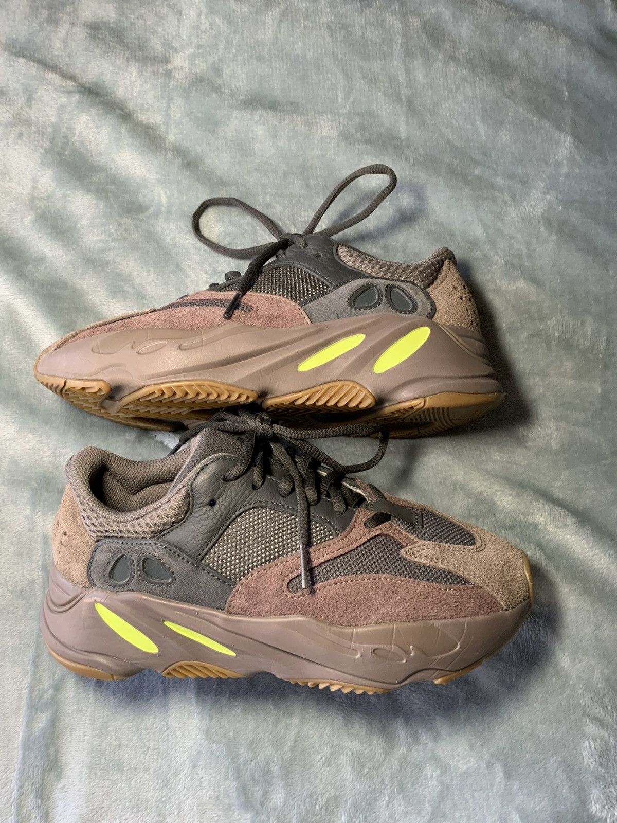 Yeezy Yeezy 700 mauve Size US 5 / EU 37 - 1 Thumbnail