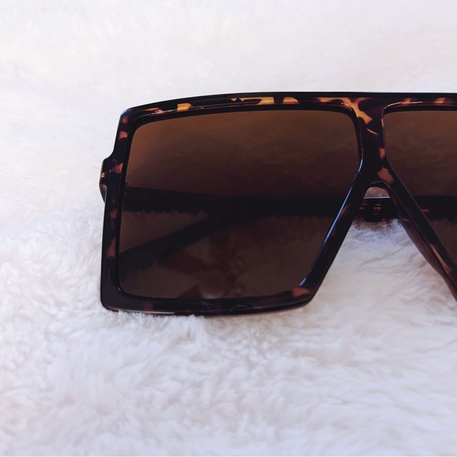 Other Ivonne Tortoise Brown Oversized Square Sunglasses Size ONE SIZE - 3 Thumbnail