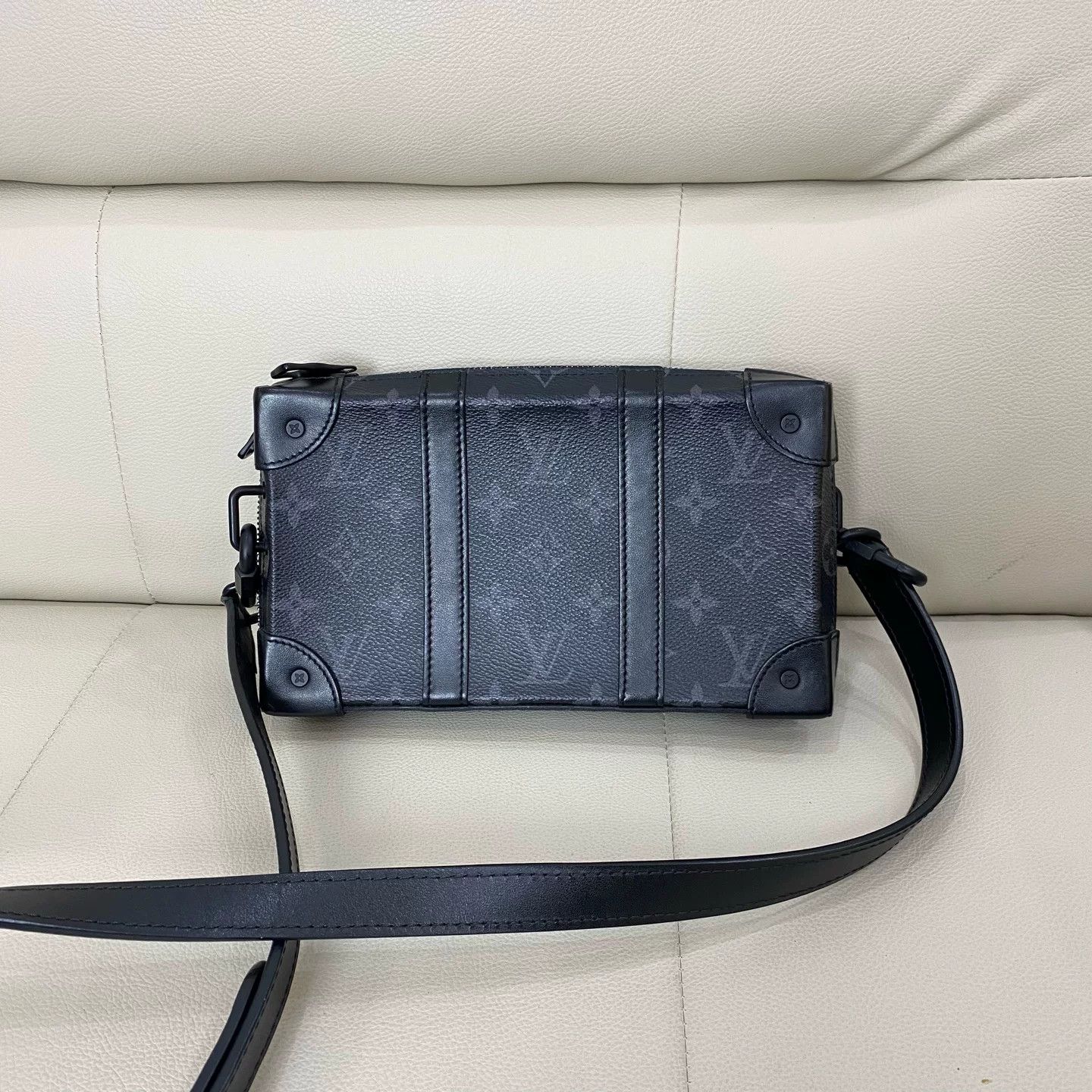Louis Vuitton Pre-loved Bag Very good condition Size ONE SIZE - 1 Thumbnail
