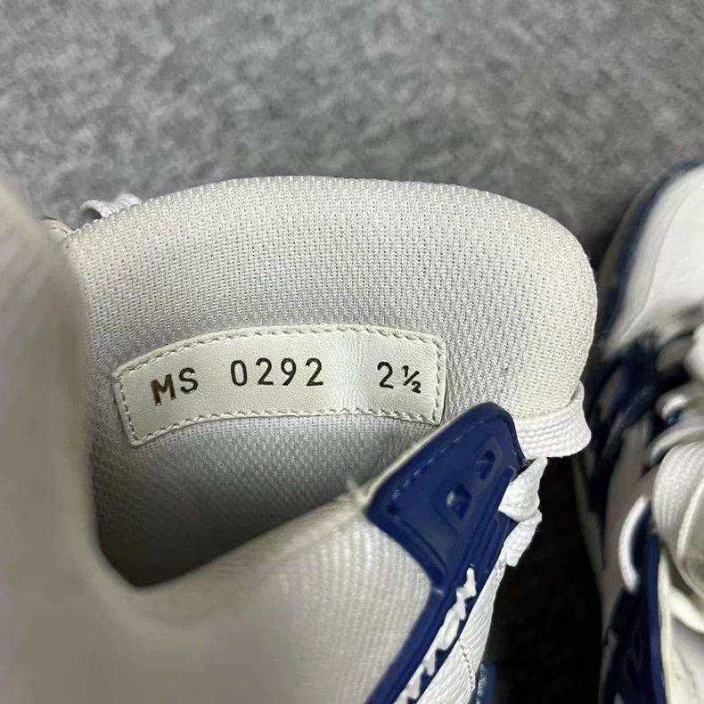Louis Vuitton Louis Vuitton size 2.5 Blue and white denim Trainer leather Size US 6.5 / EU 39-40 - 4 Thumbnail