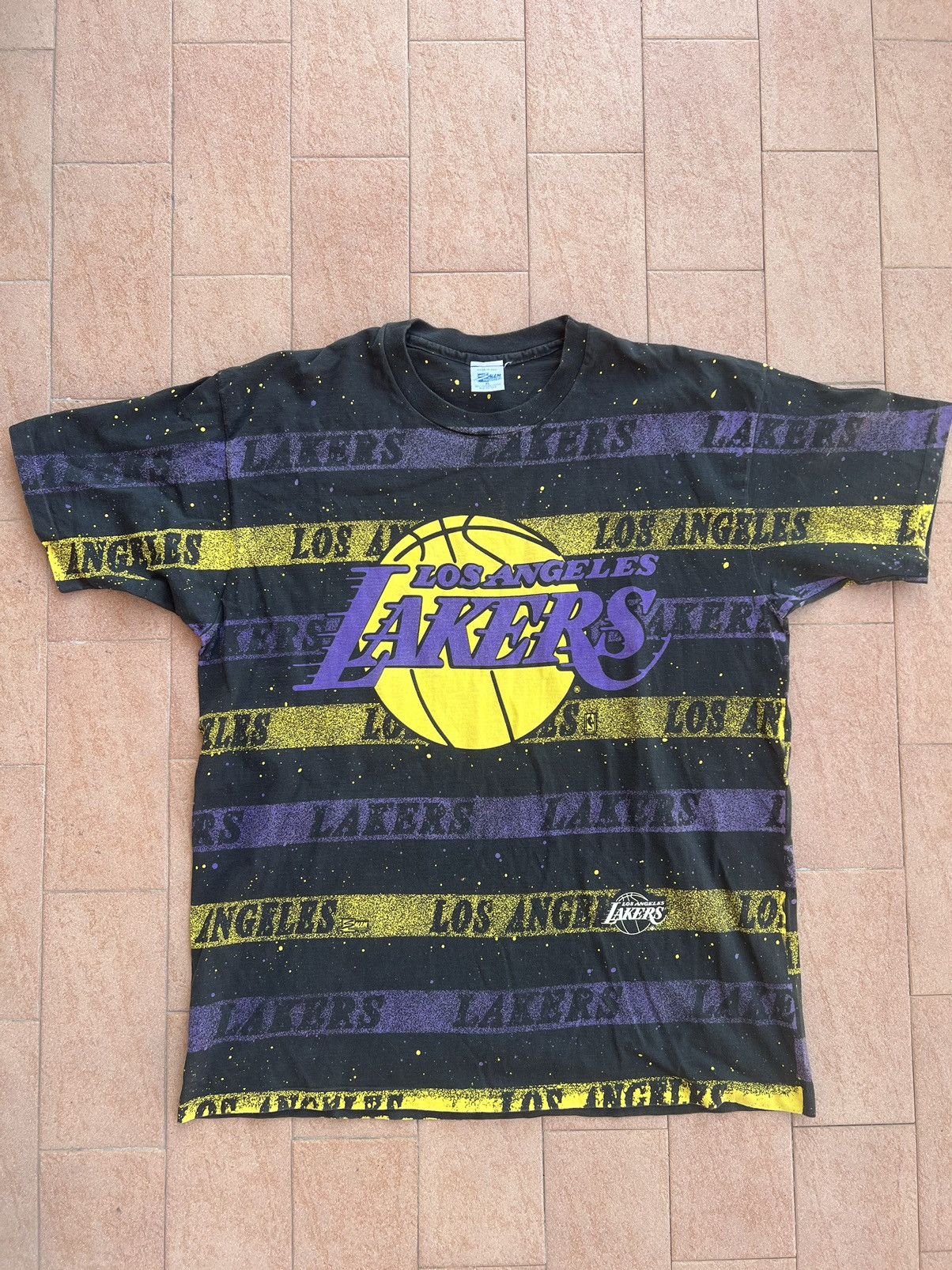 NBA × Vintage VTG 90s NBA Los Angeles Lakers ALL OVER PRINT AOP T-SHIRT Size US XL / EU 56 / 4 - 1 Thumbnail