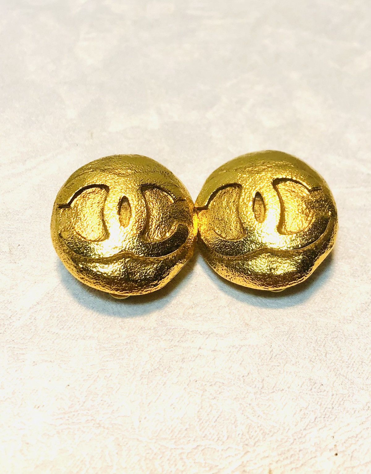 Chanel earing coco mark clip on gold comet numeral 29