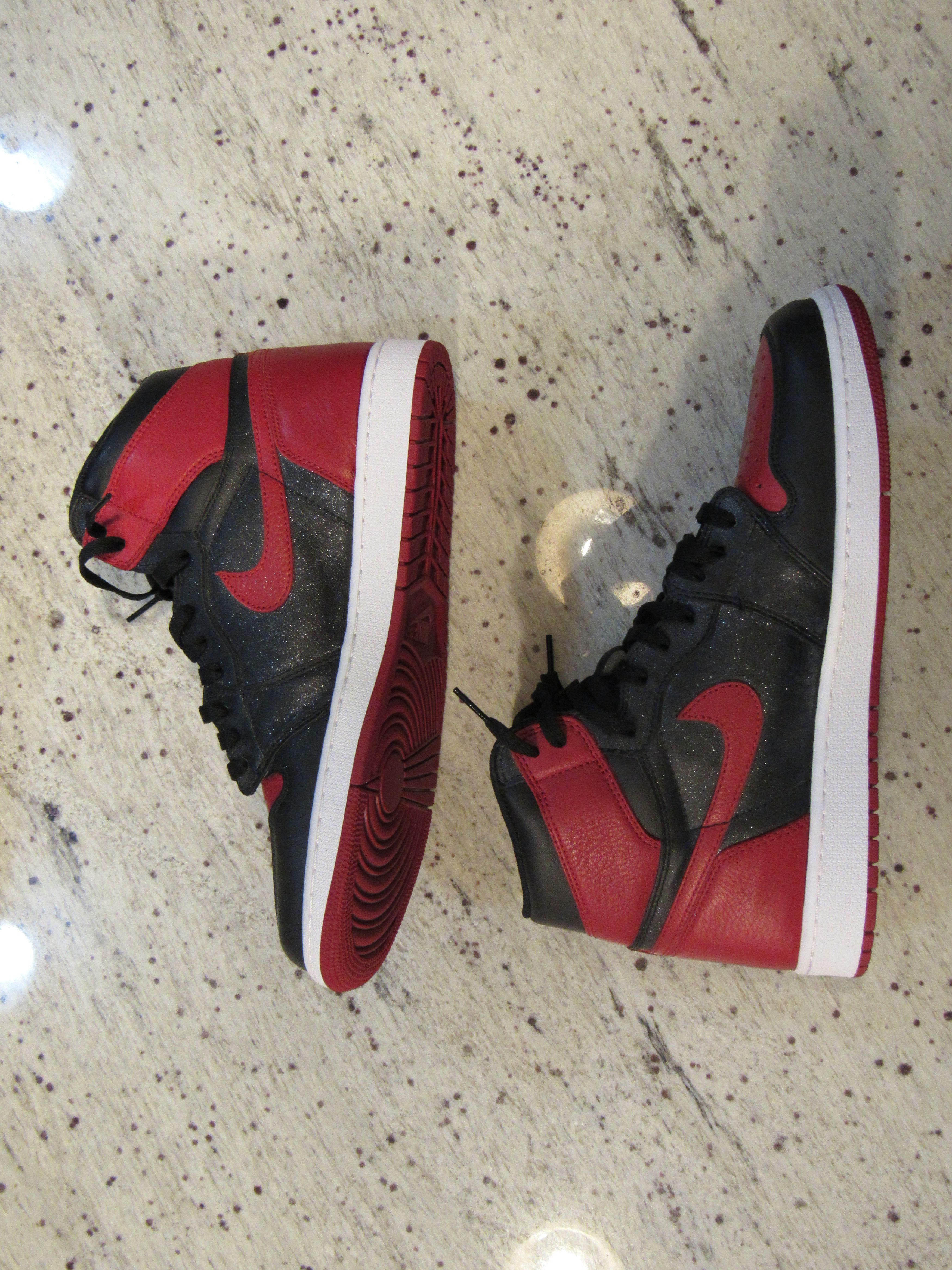Jordan Brand × Nike Air Jordan 1 'Banned' 2016 Size US 12.5 / EU 45-46 - 2 Thumbnail
