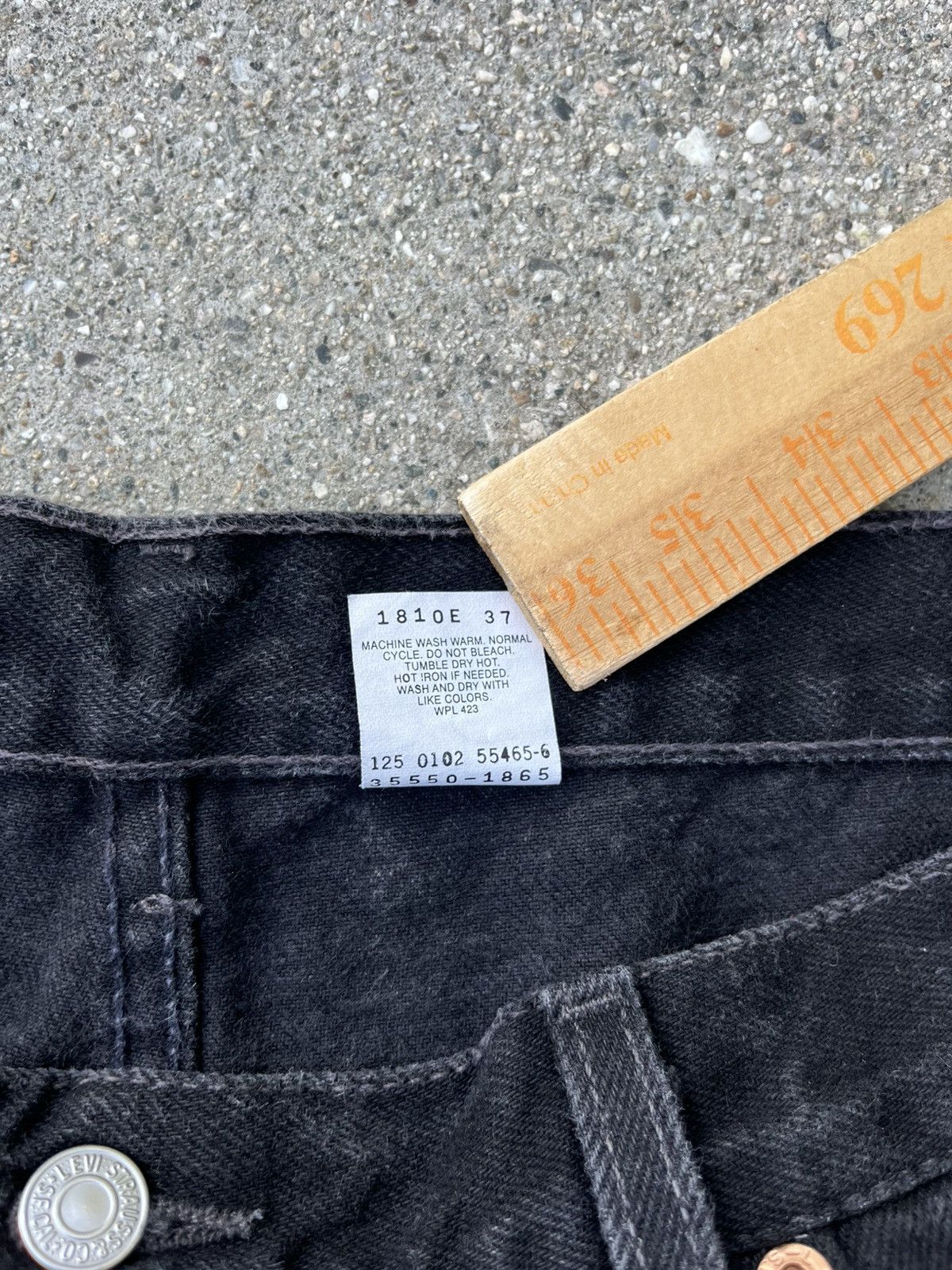 Levi's × Vintage Vintage Levi’s 550 Relaxed Fit Black Jean Shorts Denim Jorts Size US 38 / EU 54 - 8 Thumbnail