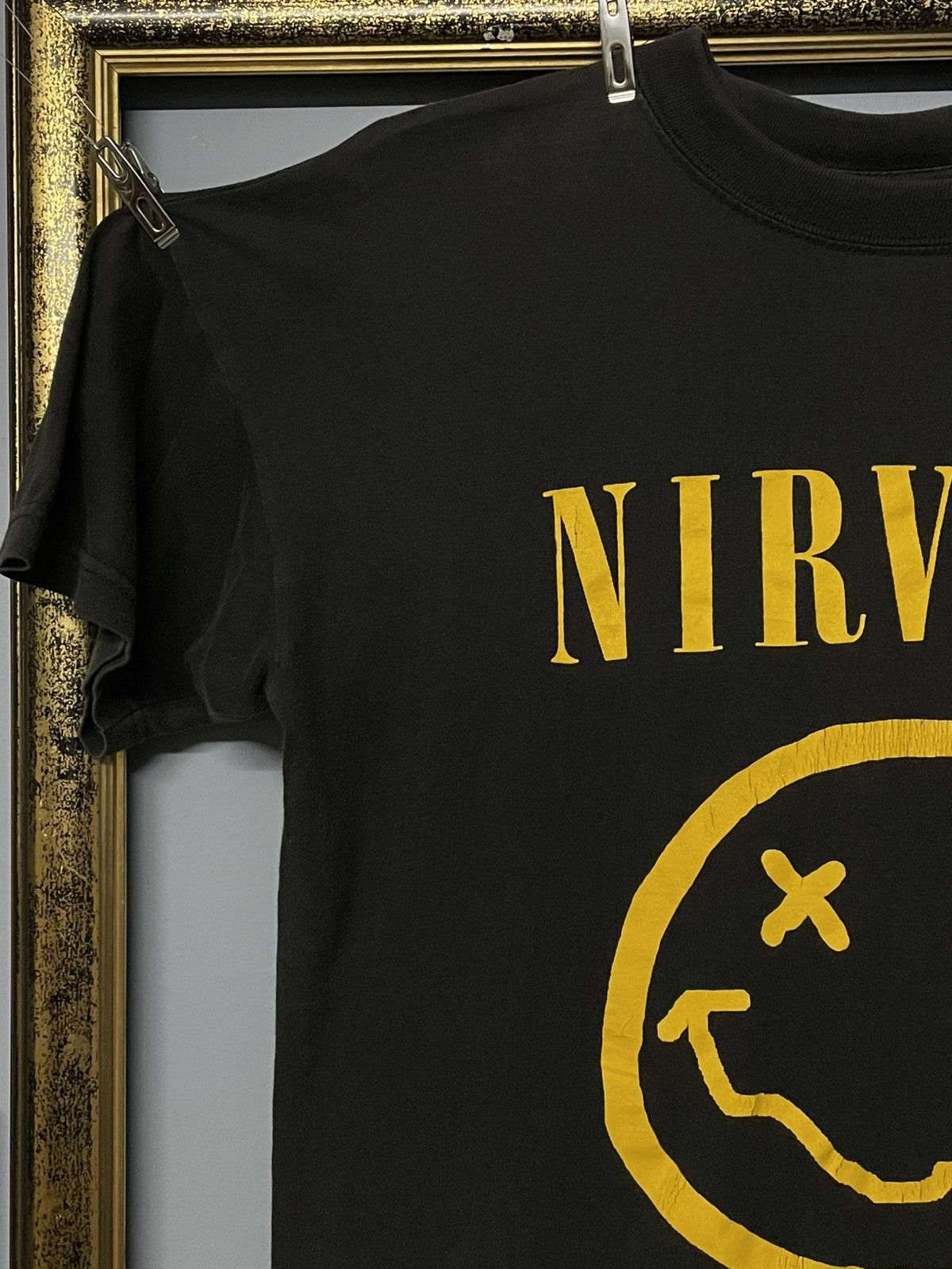 Vintage Vintage 90s Og Nirvana Smiley Grunge Boxy Europe Tag Tshirt Size US S / EU 44-46 / 1 - 4 Thumbnail