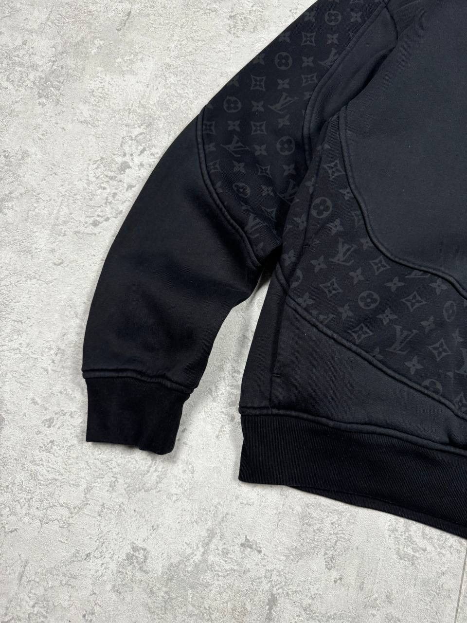 Louis Vuitton Louis Vuitton Monogram Circle Cut Black Hoodie Size M Size US M / EU 48-50 / 2 - 4 Thumbnail