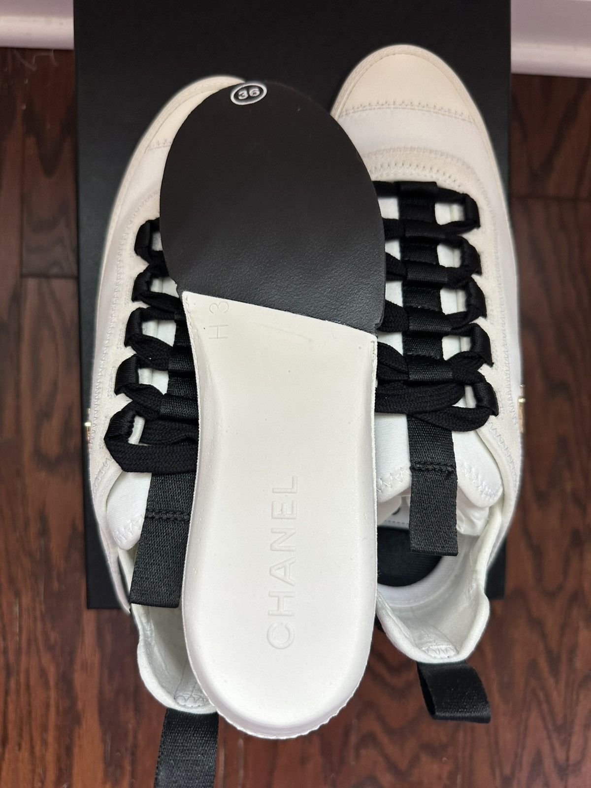Chanel Chanel REV Sneaker Ivory size 35.5 Size US 5.5 / IT 35.5 - 11 Thumbnail