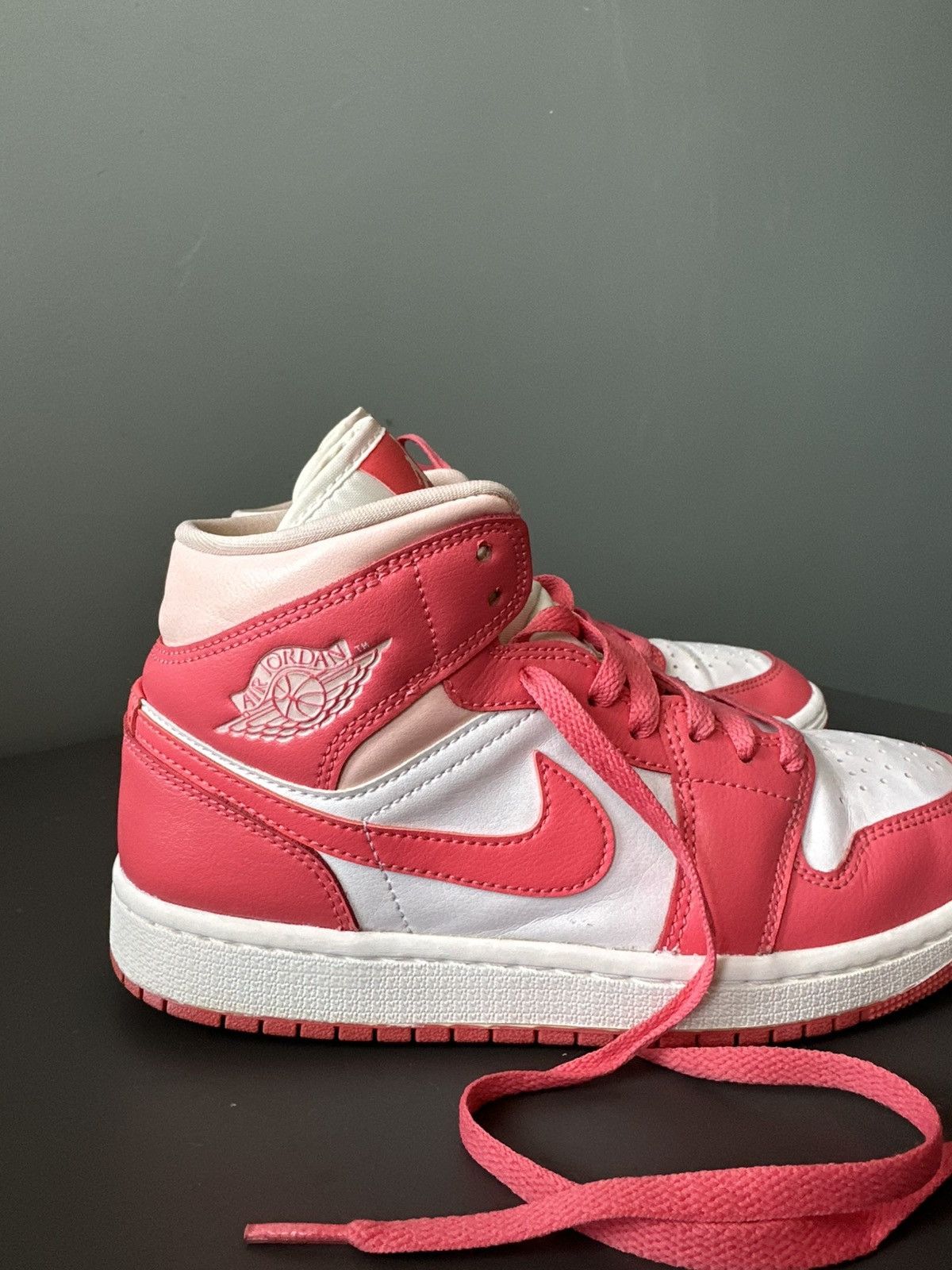 Jordan Brand Nike Jordan 1 Mid Strawberries And Cream Size 39 Size US 9 / IT 39 - 2 Thumbnail