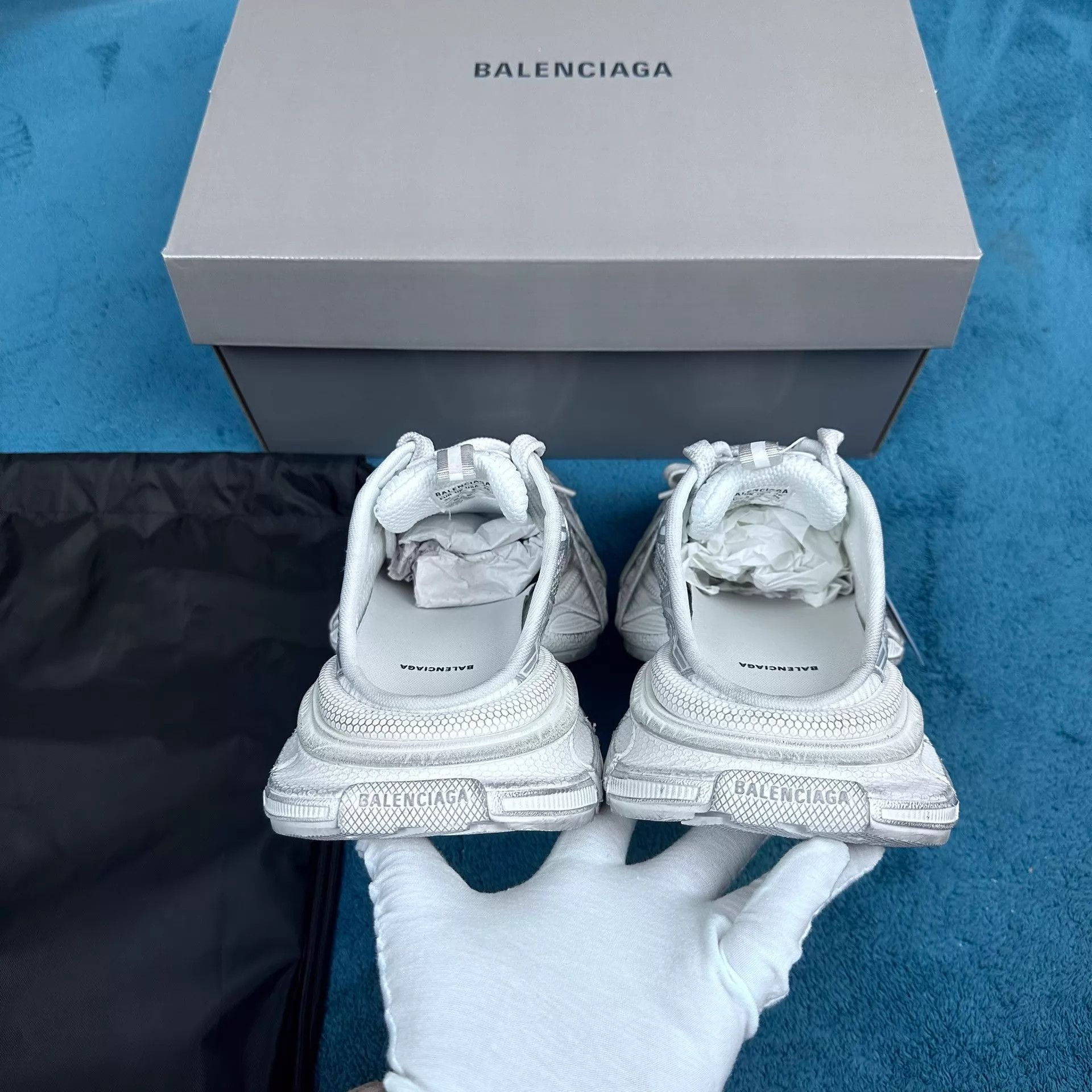 Balenciaga Balenciaga 3xl Distressed White Mules 39 NWT Accs Size US 8.5 / IT 38.5 - 4 Thumbnail