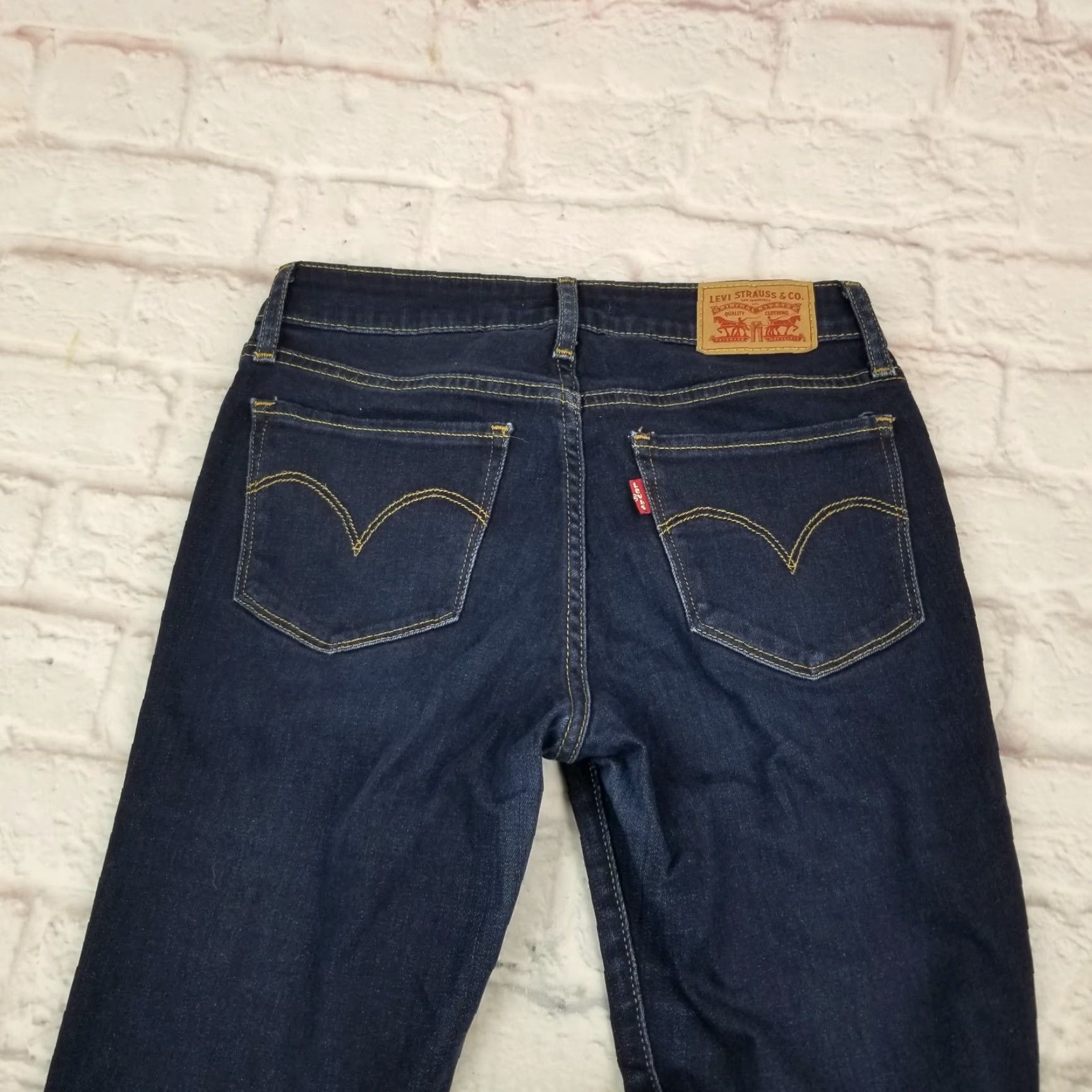 Levi's Levi's 712 Jeans Slim Juniors Teens Size 26 Dark Wash Low Rise Denim Blue Skinny 5-Pocket Boys? Size ONE SIZE - 4 Thumbnail