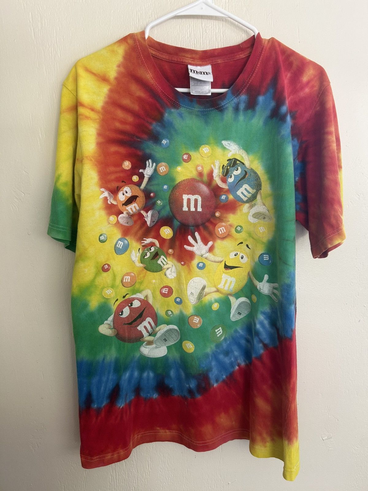 Vintage Vintage M&Ms Falling Graphic Tie Dye T-shirt Size US M / EU 48-50 / 2 - 2 Thumbnail