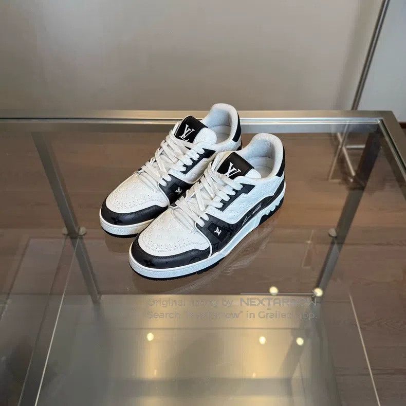 Louis Vuitton Louis Vuitton Trainer black and white embossed full print Size US 7.5 / EU 40-41 - 1 Thumbnail