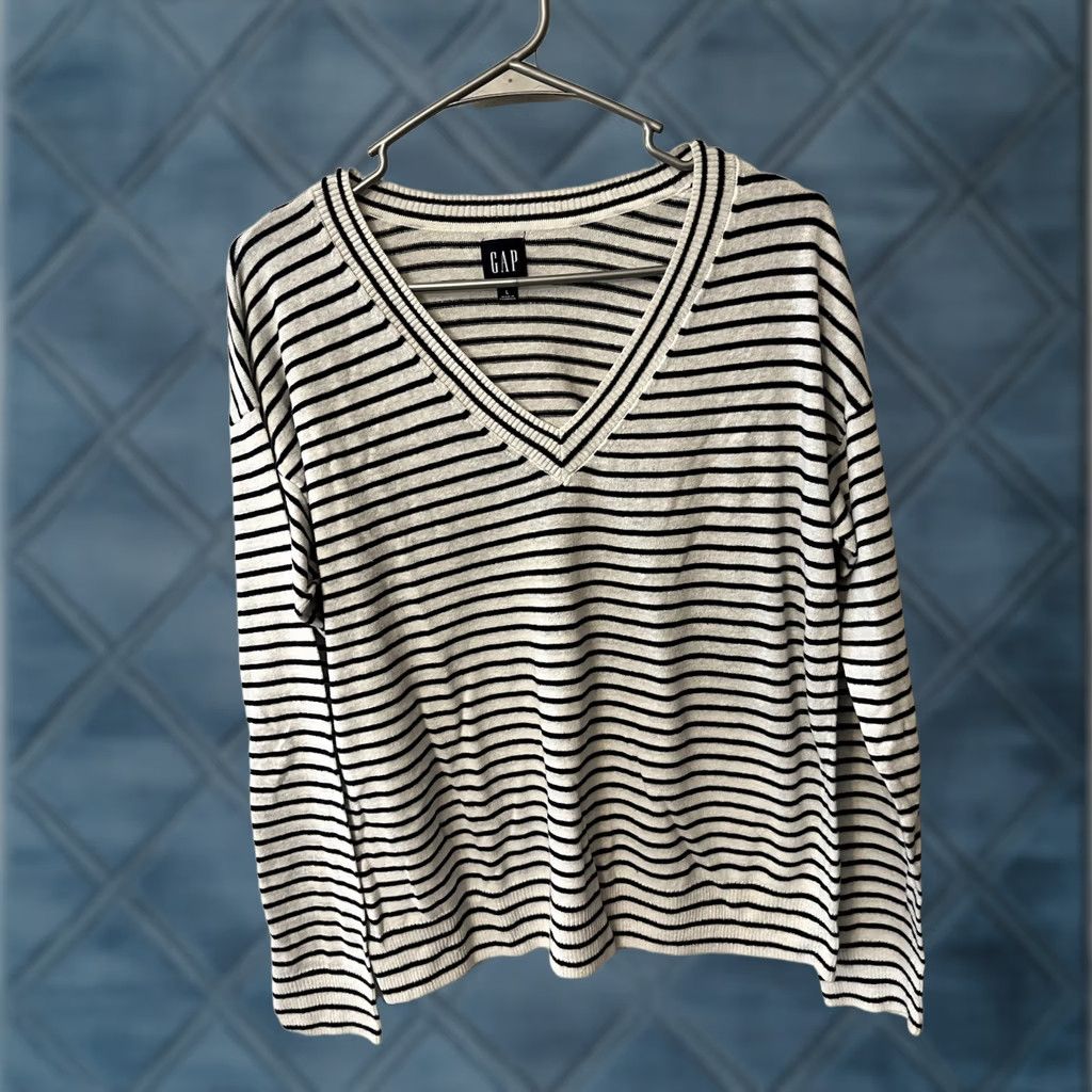 Gap Gap White Striped V-Neck Long Sleeve Sweater Women L V-Neck Size L / US 10 / IT 46 - 1 Thumbnail