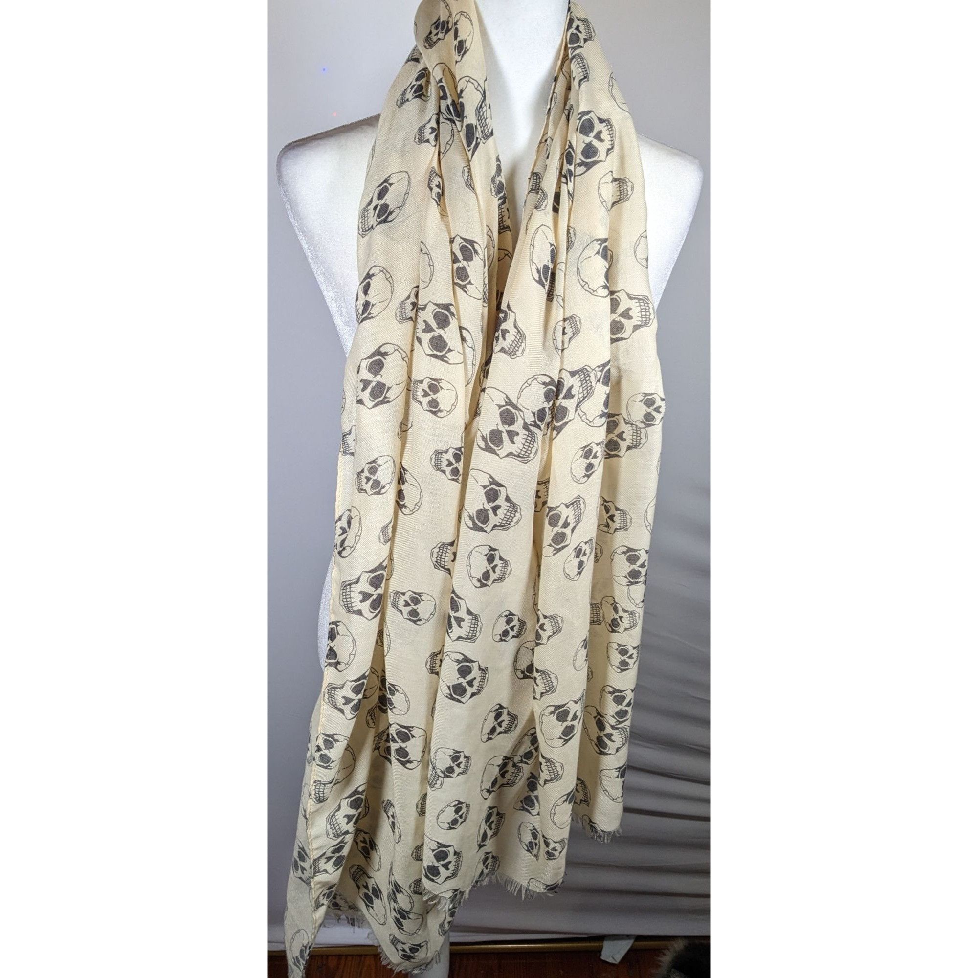 Other Gothic Halloween Skull Print Cream And Black Scarf/Shawl/Wra Size ONE SIZE - 6 Thumbnail