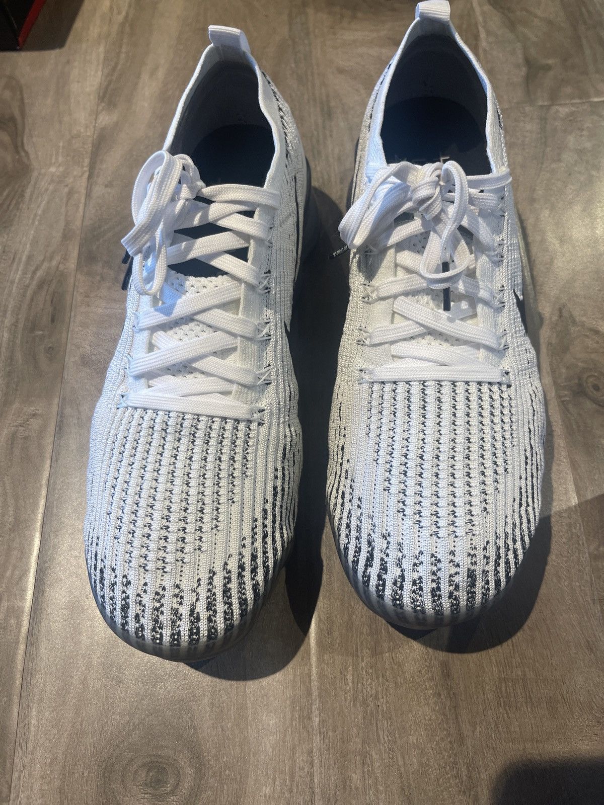 Nike Nike Air Size US 12 / EU 45 - 4 Thumbnail