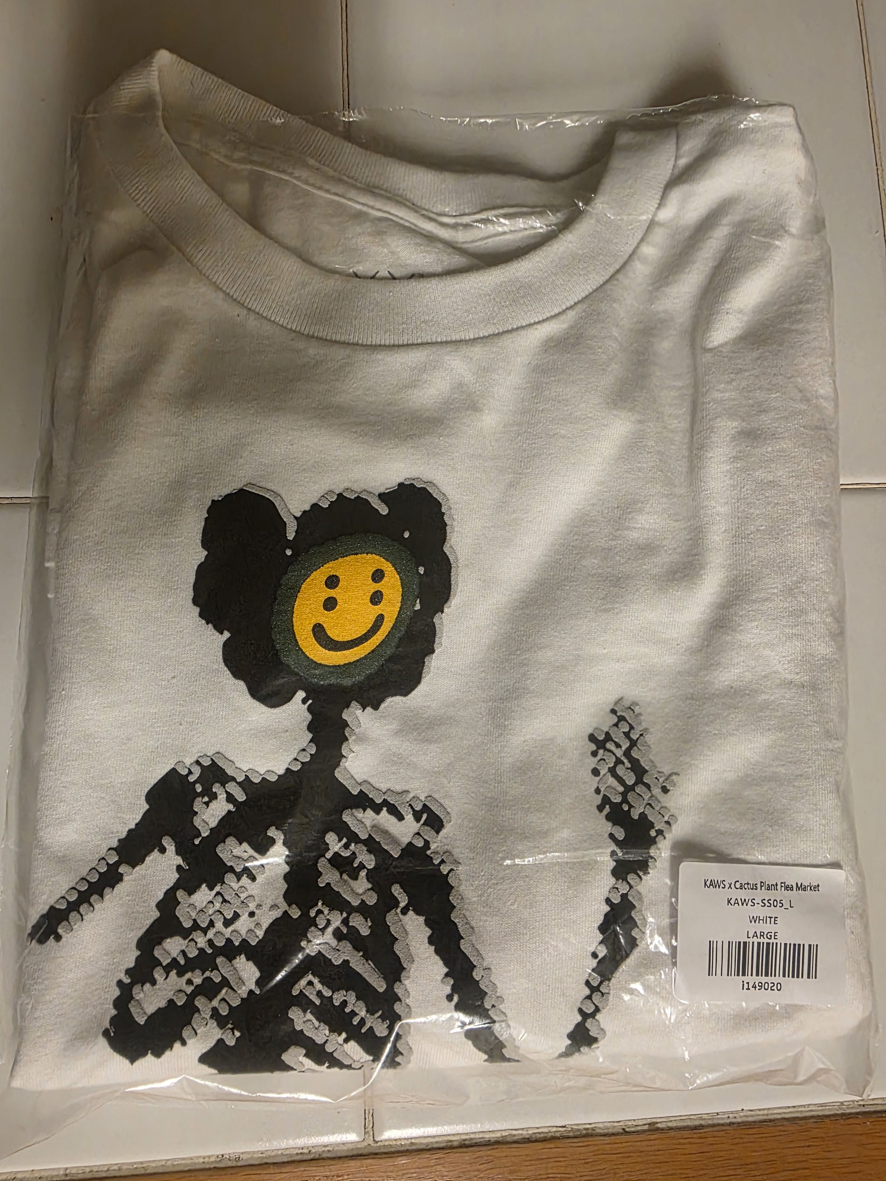 Kaws Kaws x cactus party flea market Size US L / EU 52-54 / 3 - 1 Thumbnail
