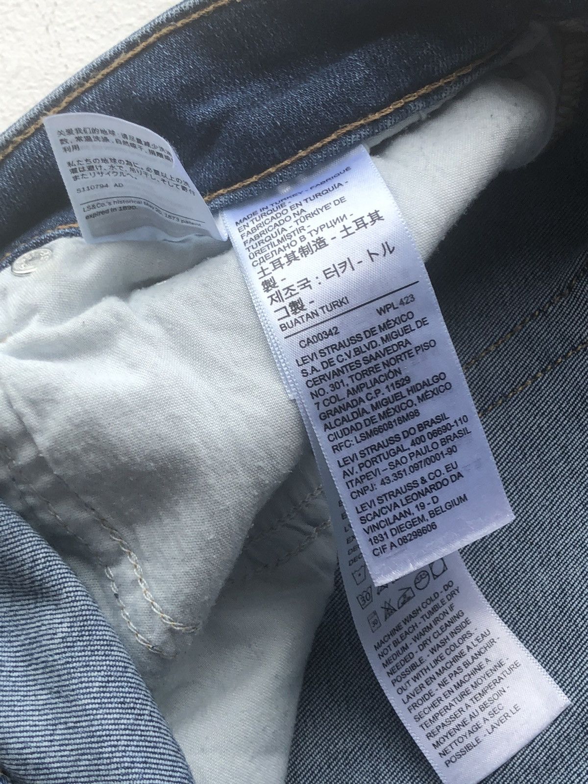 Levi's LEVI’S VINTAGE Y2K BELL BOTTOM JAPANESE STYLE DENIM JEANS Size 33" - 11 Thumbnail