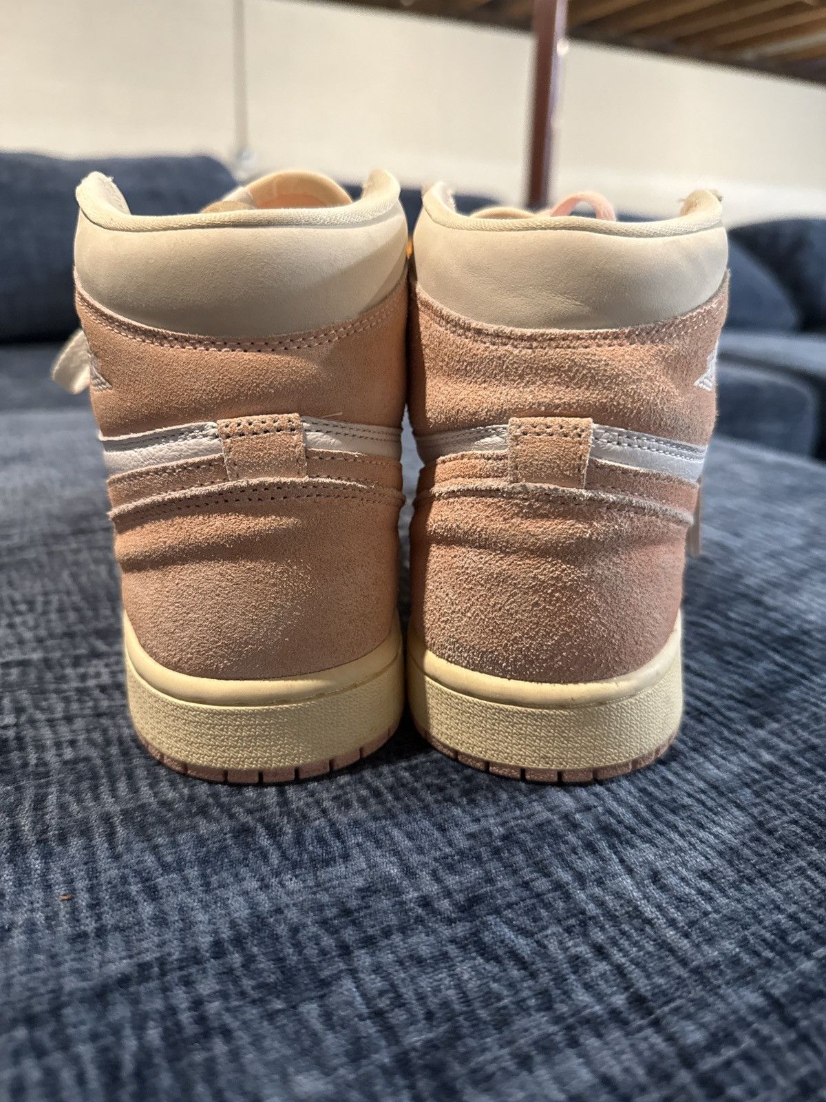Jordan Brand Air Jordan 1 Mid SE (Women’s) Size US 8 / IT 38 - 8 Thumbnail