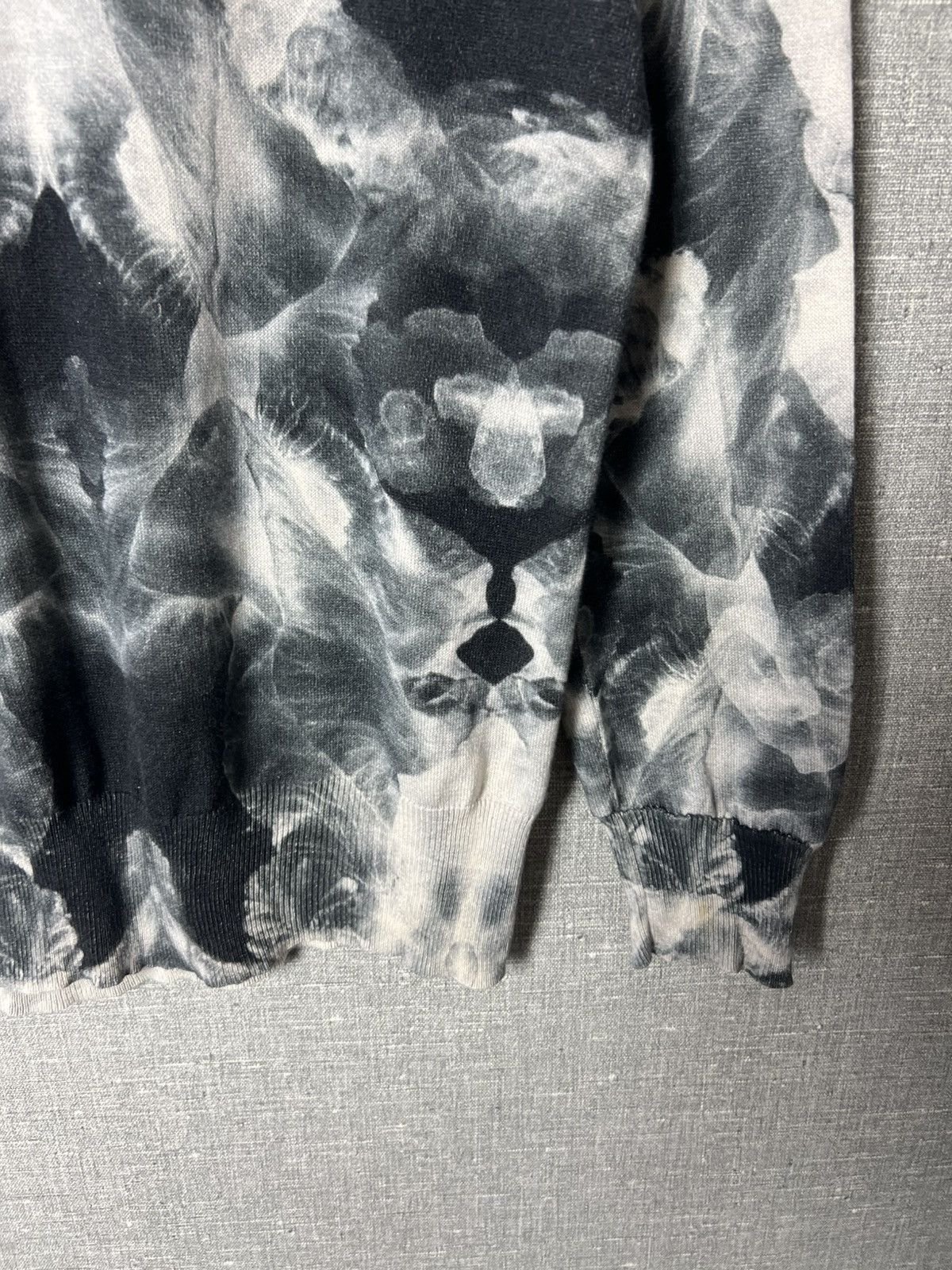 Alexander McQueen Alexander McQueen Trompe L’Oeil All Over Print Silk Sweater Size L / US 10 / IT 46 - 7 Thumbnail